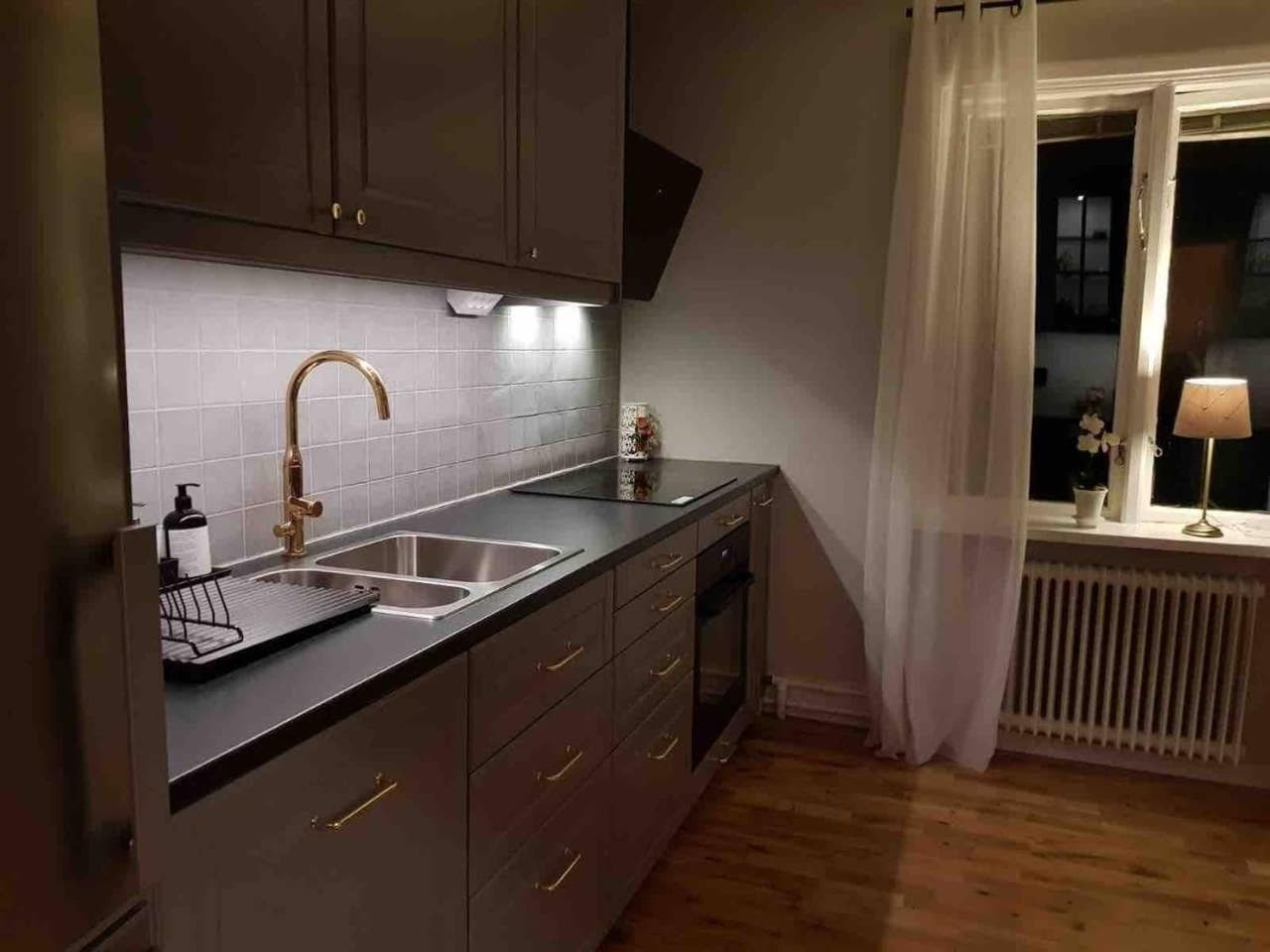 Lovely, spacious apartment with free parking photo 6