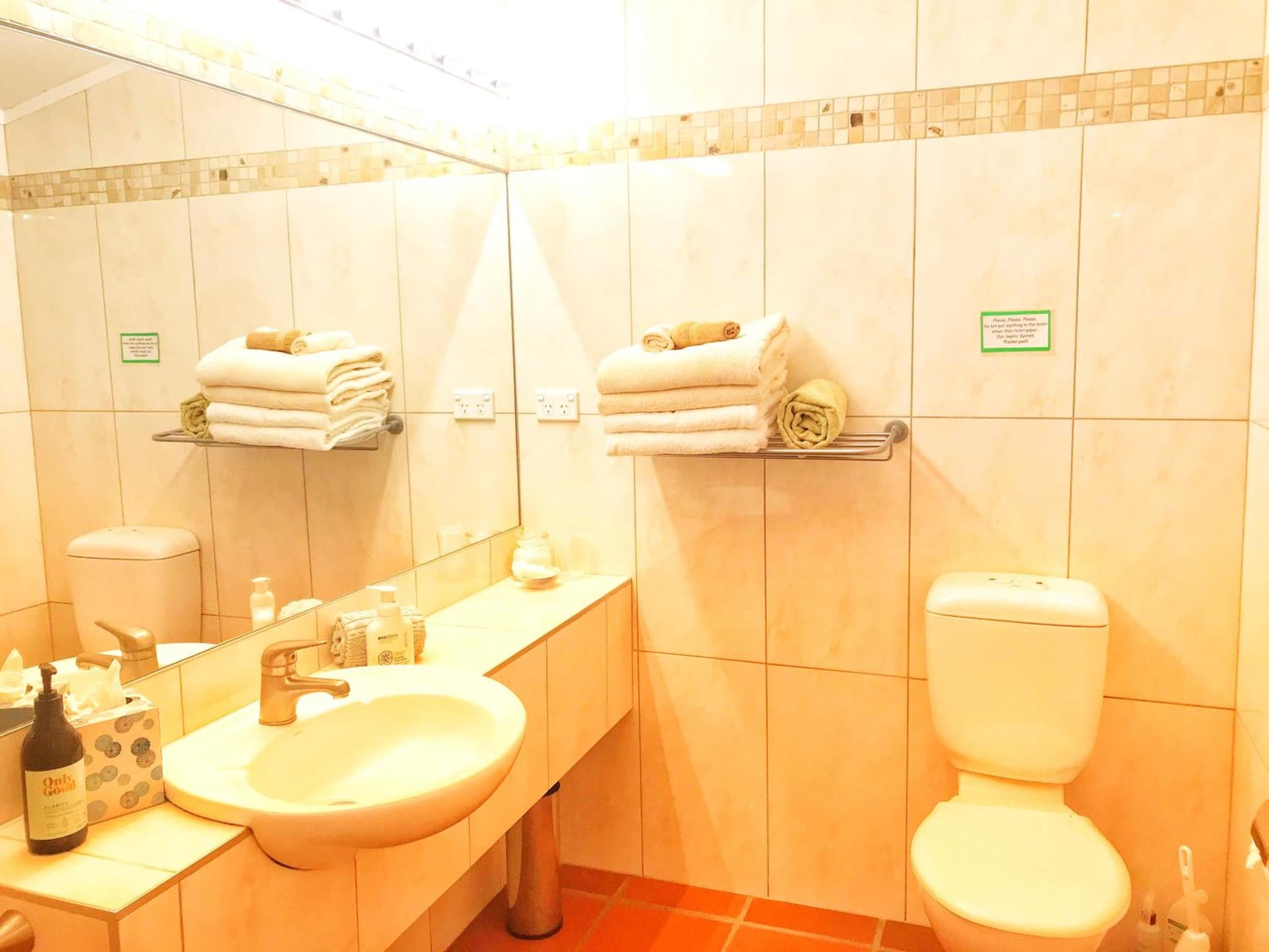 Coastal Chalet Suites Whangaroa photo 2