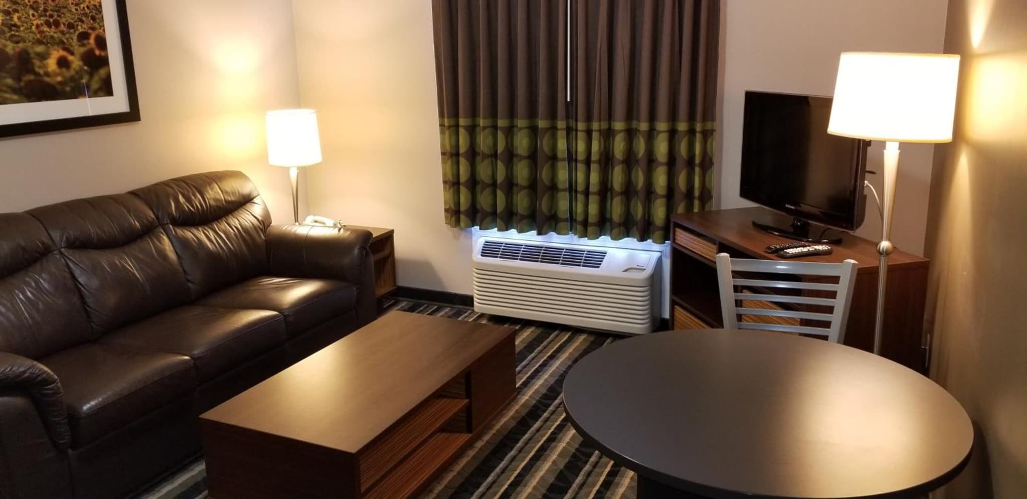 Super 8 by Wyndham Brandon MB photo 4