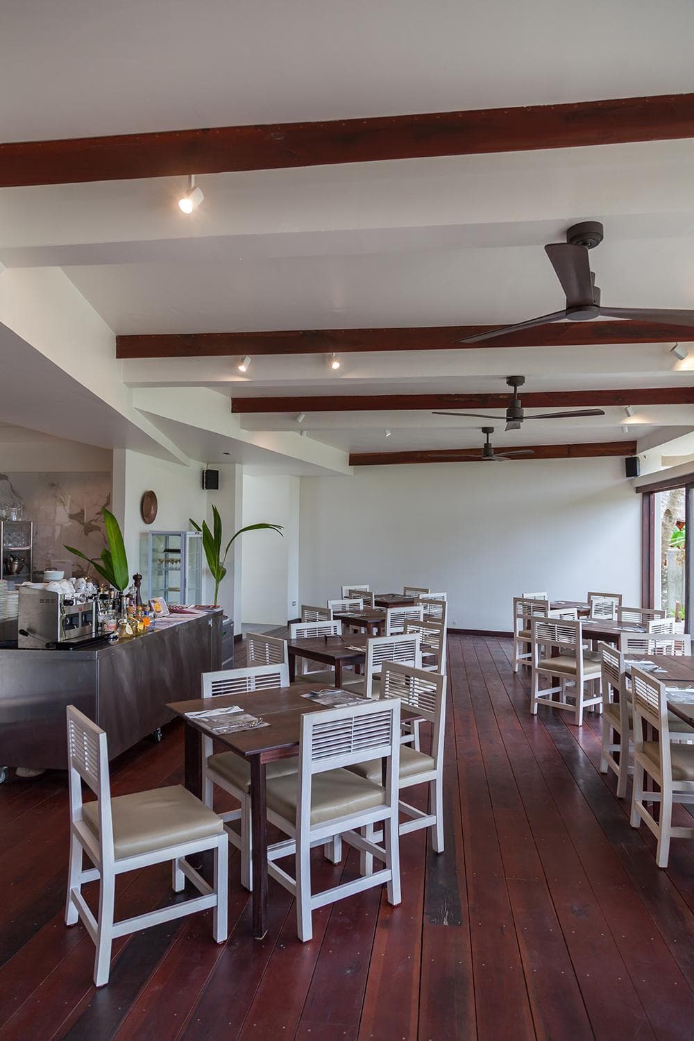 L'Osteria Luxe Beachfront B&B photo 9