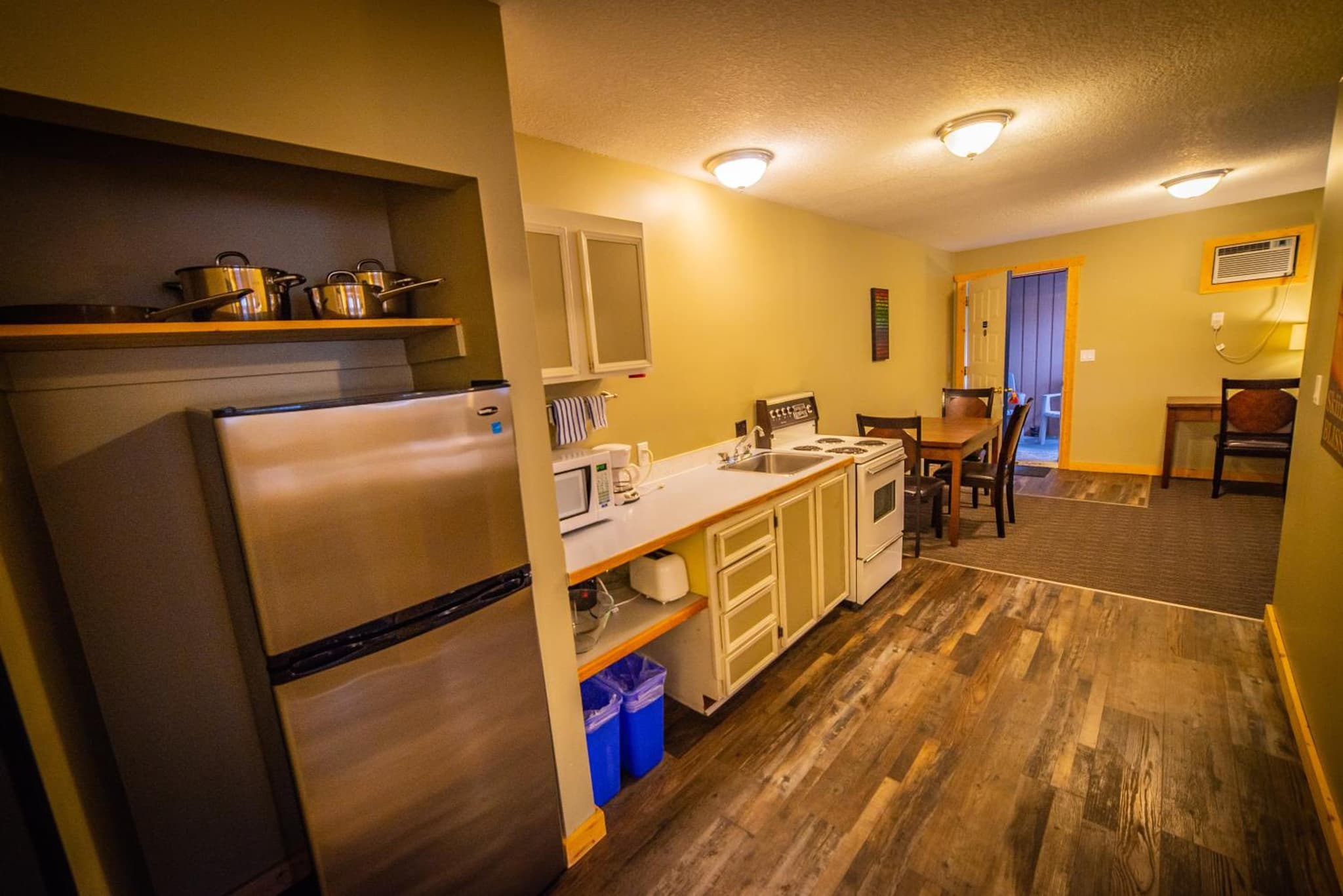 Alpine Inn & Suites photo 9