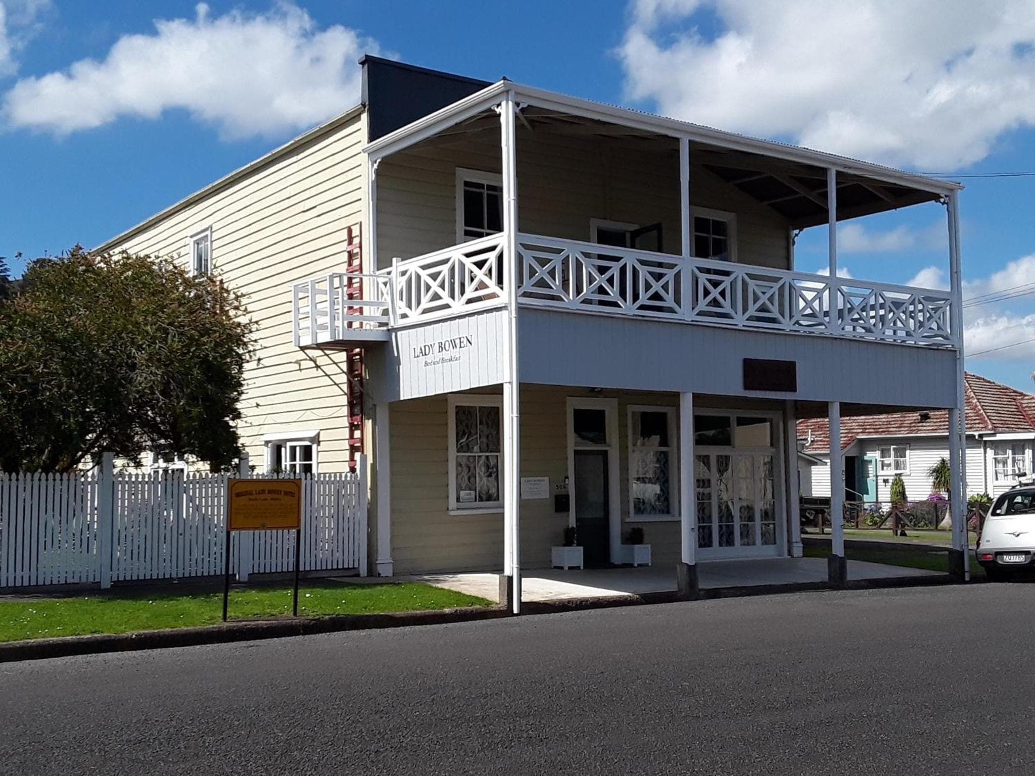 Lady Bowen Bed & Breakfast photo 3