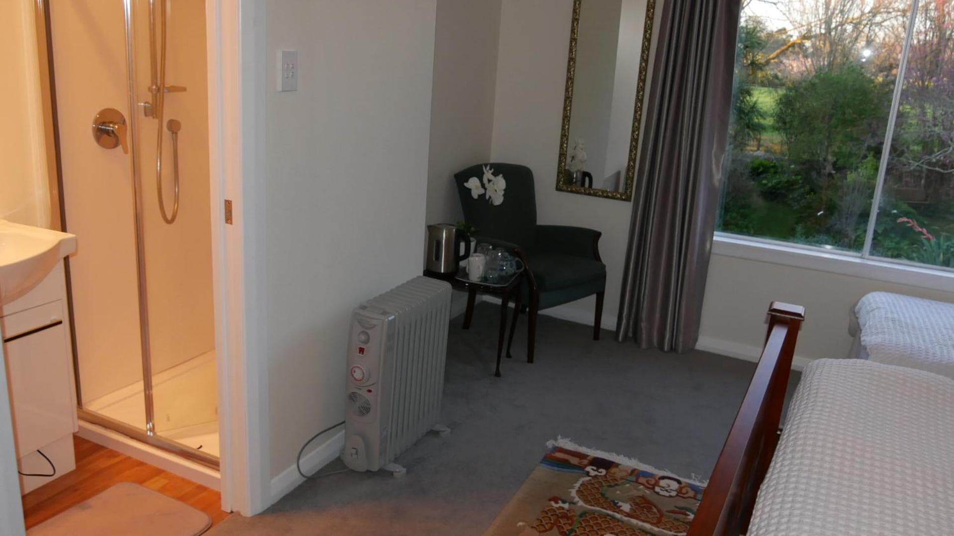 English Cherry Tree Manor photo 9