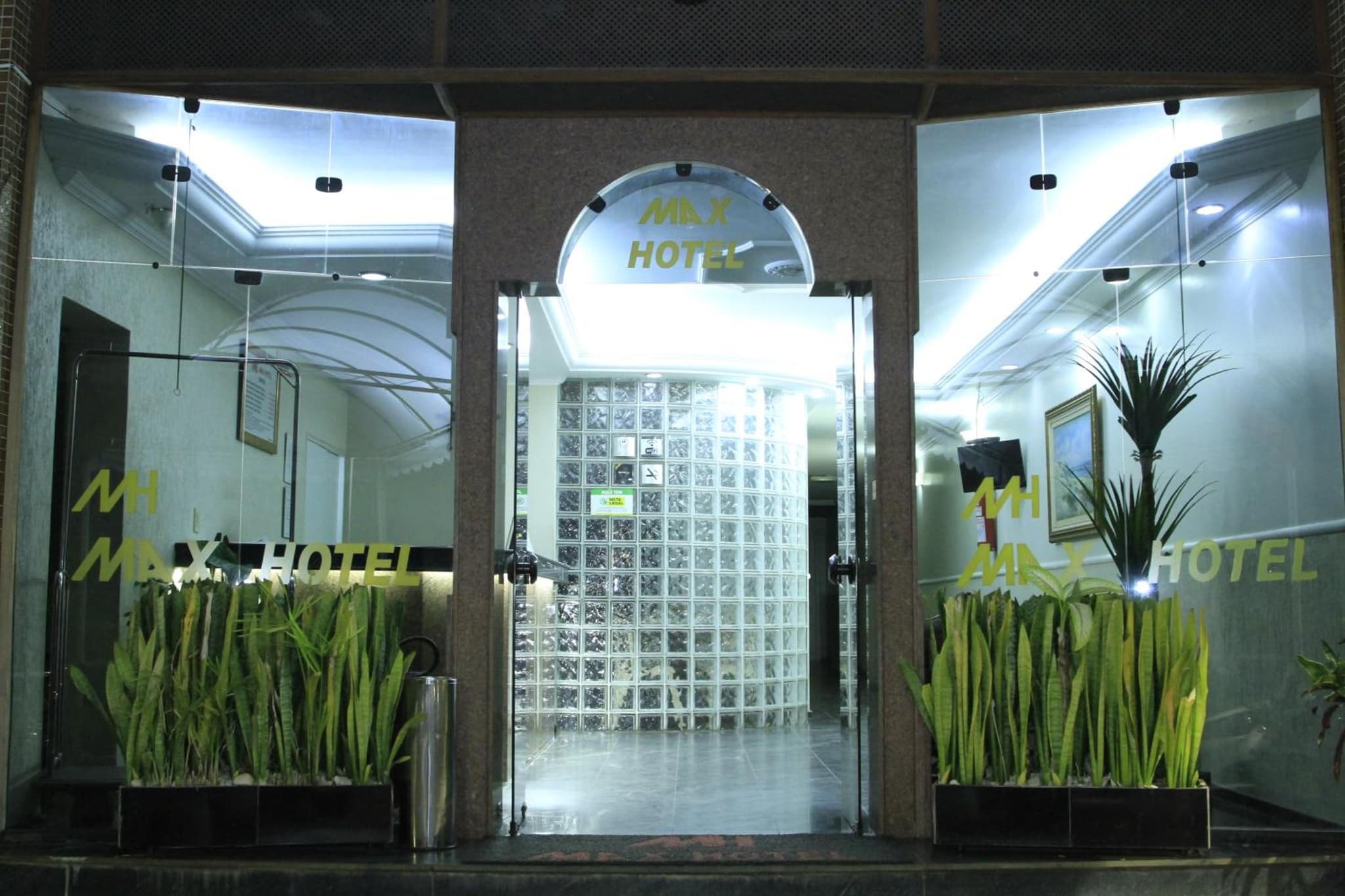 Max Hotel