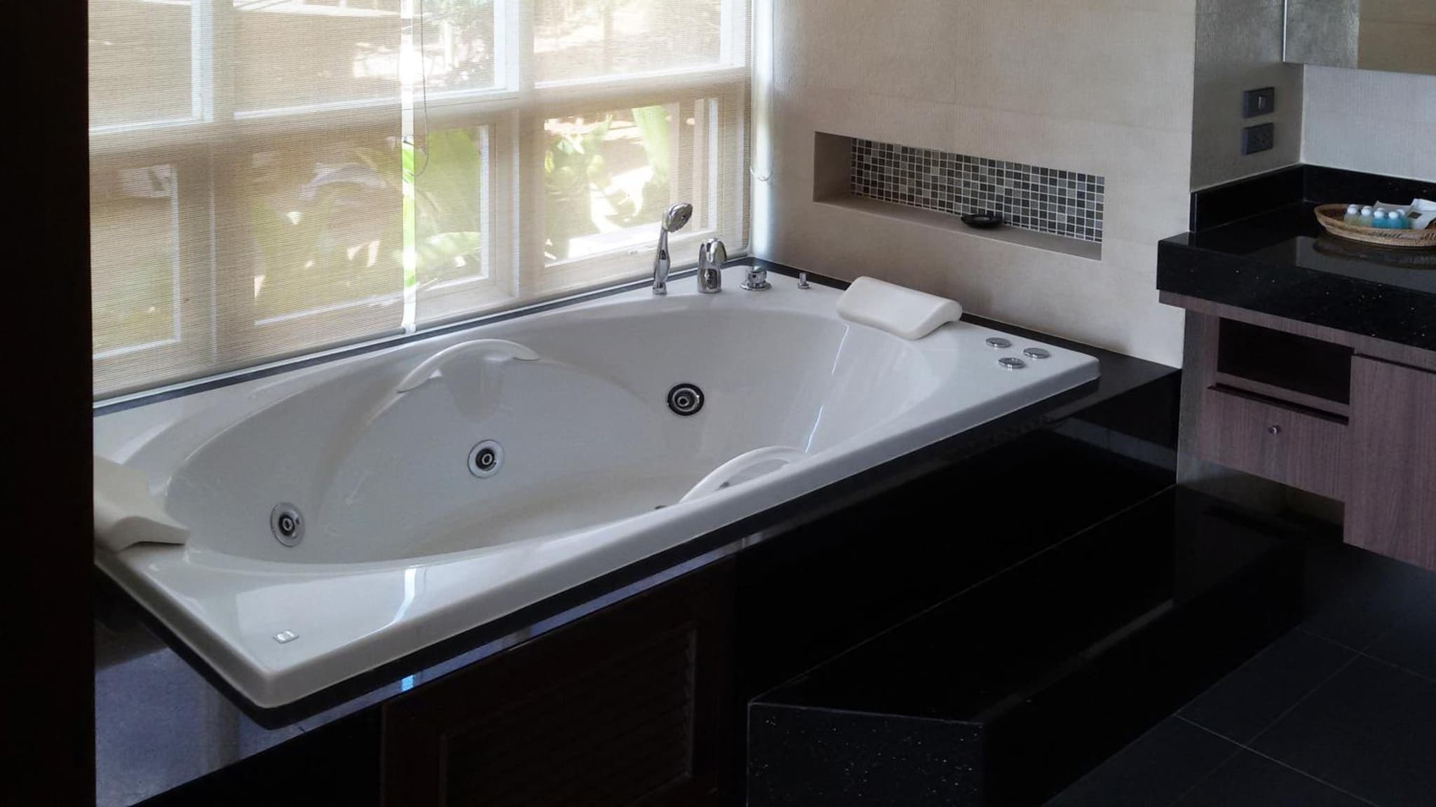 Karon Suite Apartment photo 7