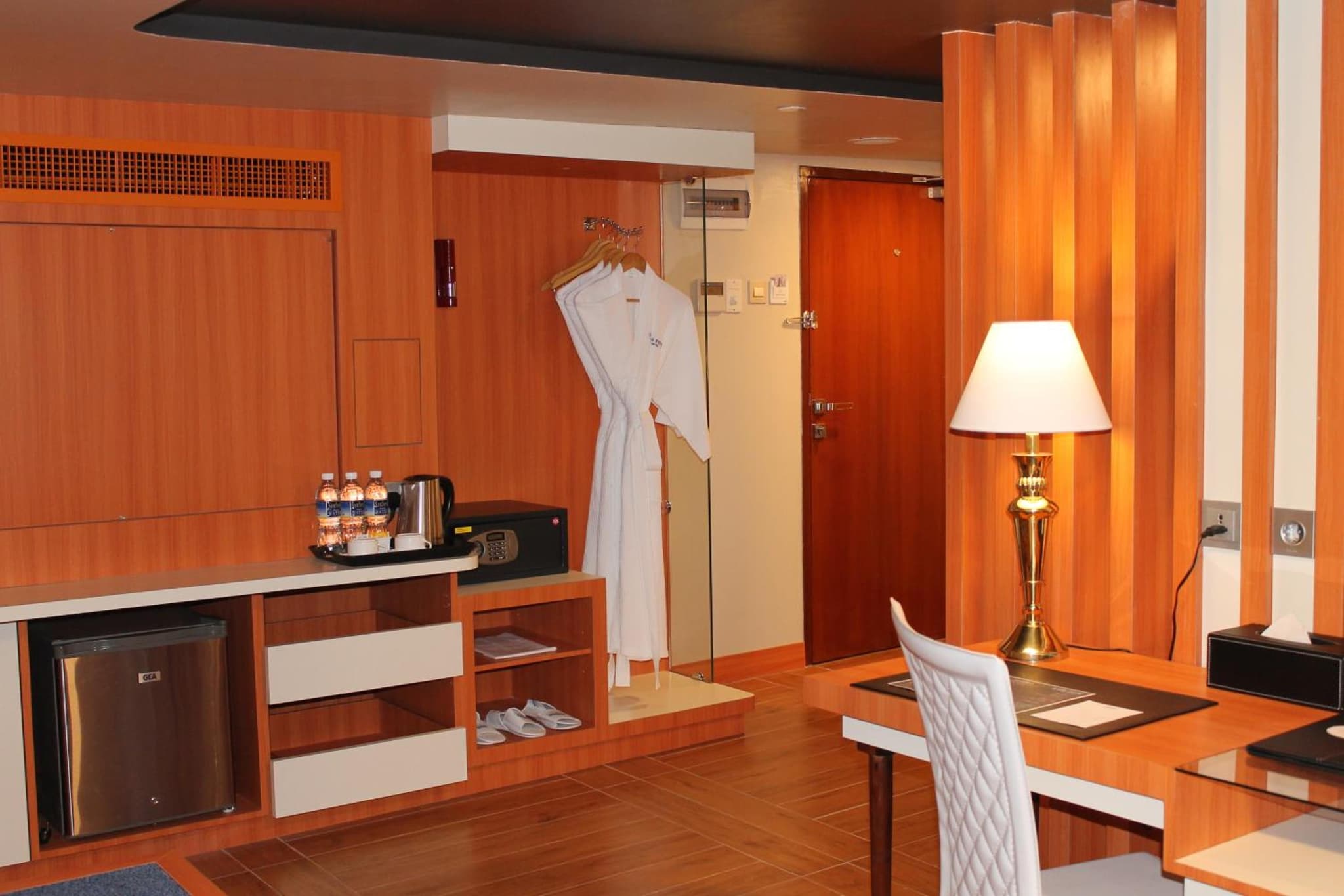 Doulos Phos The Ship Hotel photo 8