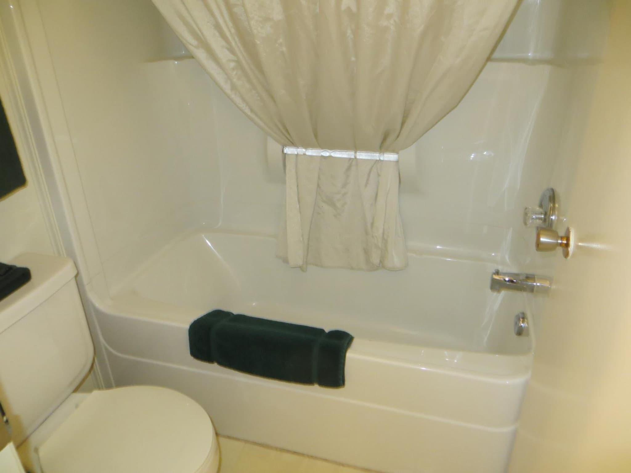 Howard Johnson by Wyndham Hinton photo 9