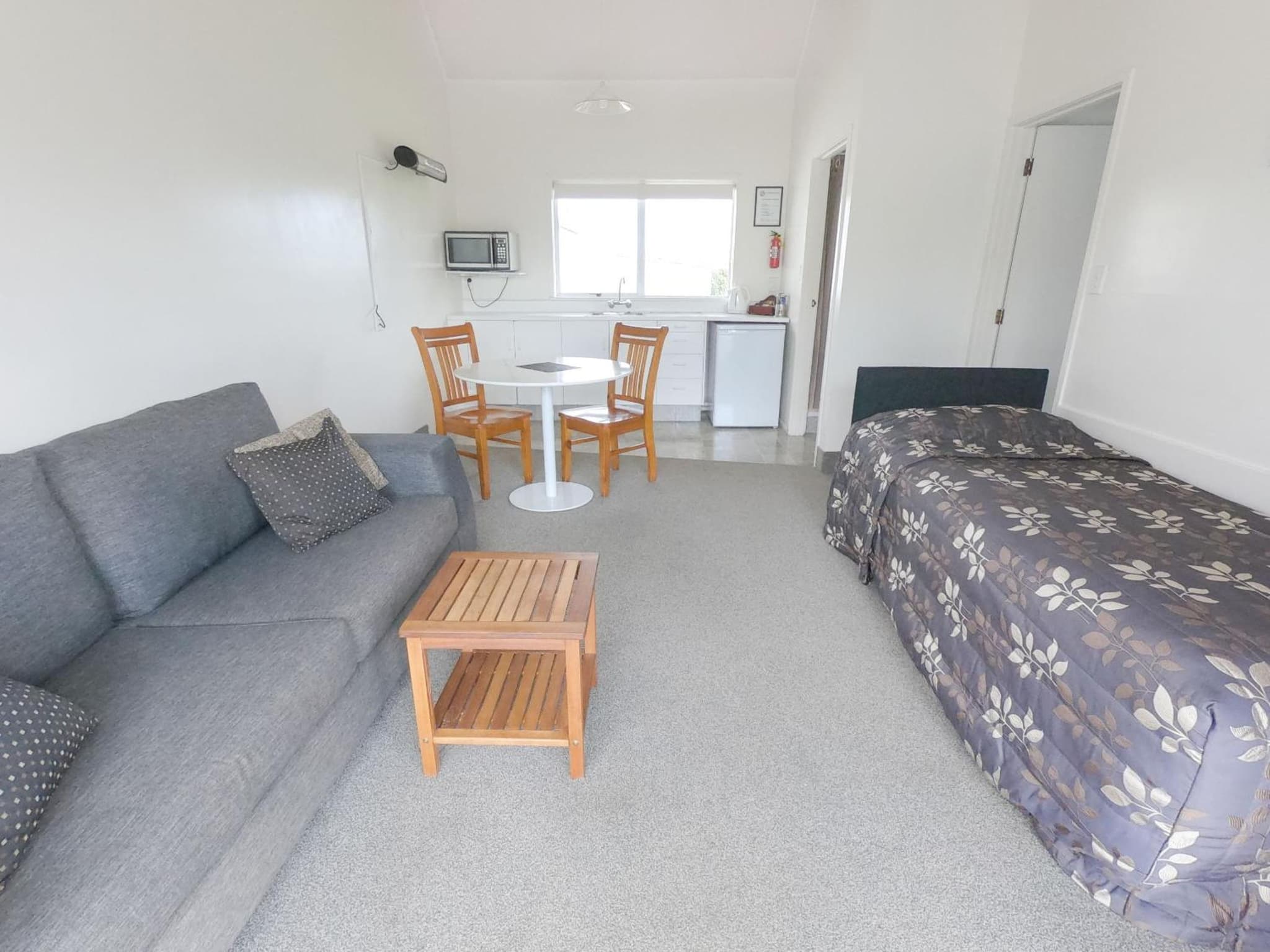 Castle Court Motel photo 9
