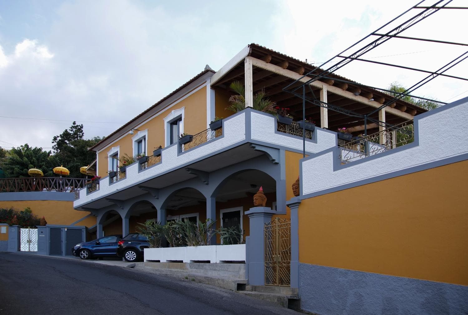 Dazk Golden Estate