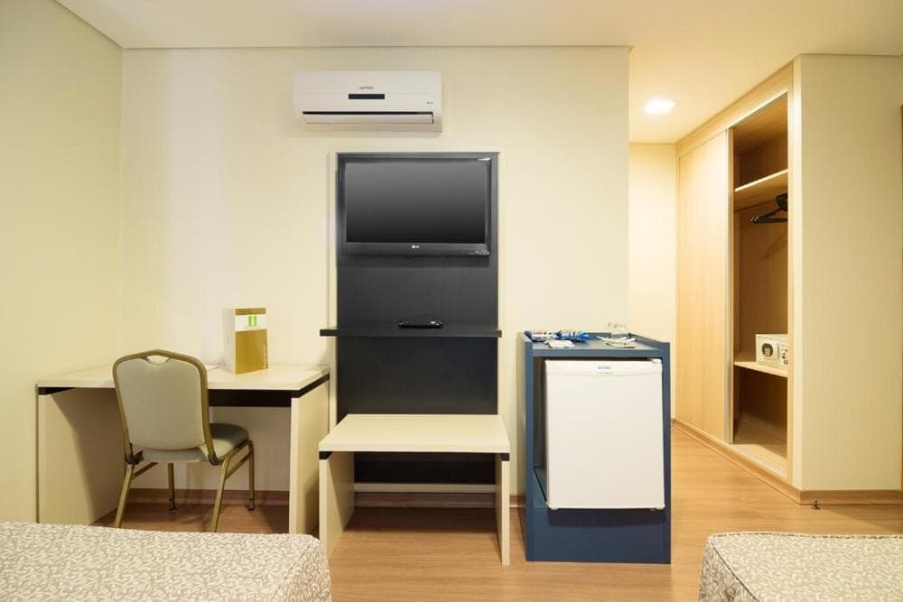 Hotel Financial photo 2