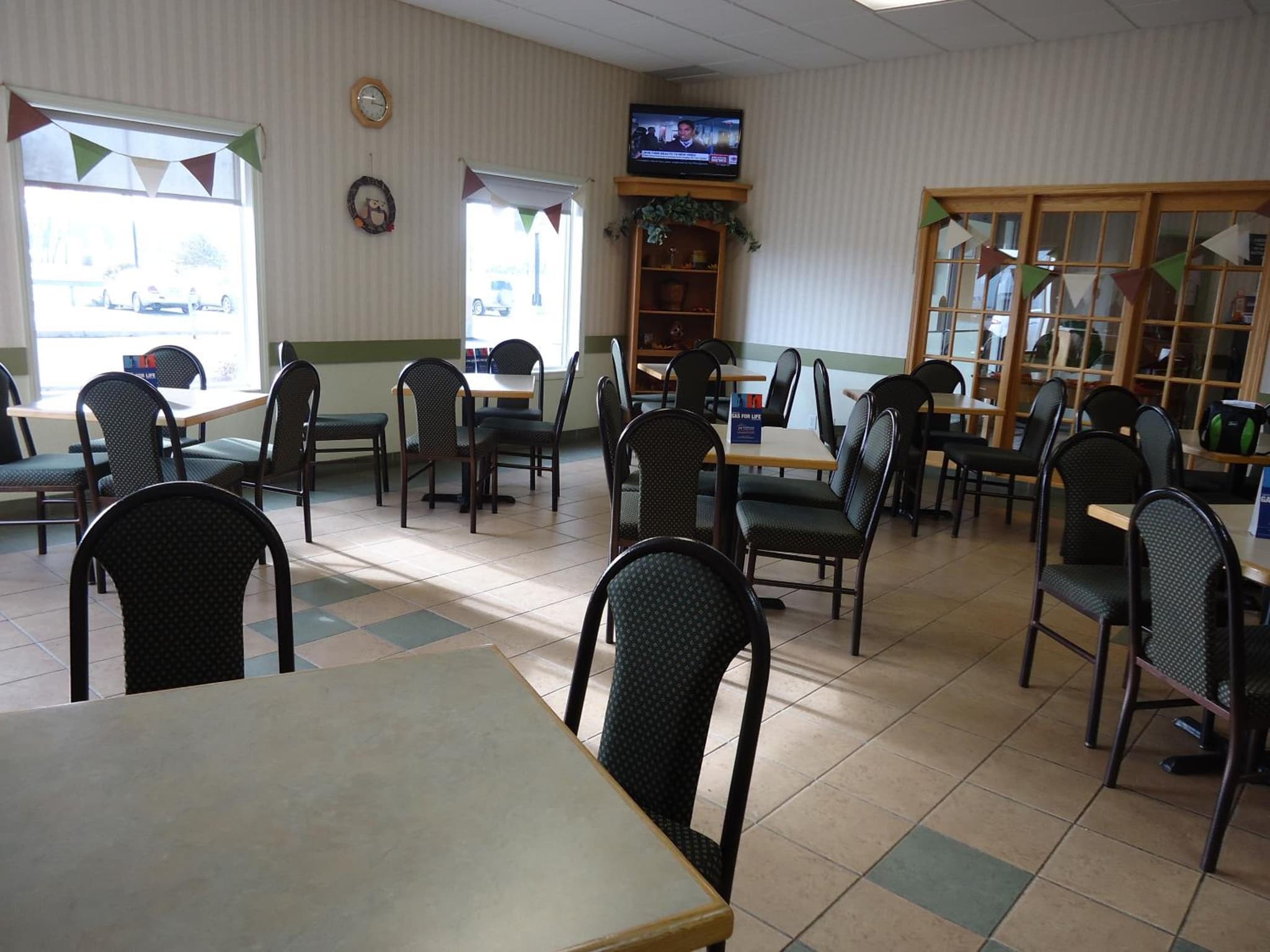 Super 8 by Wyndham Swan River MB photo 9