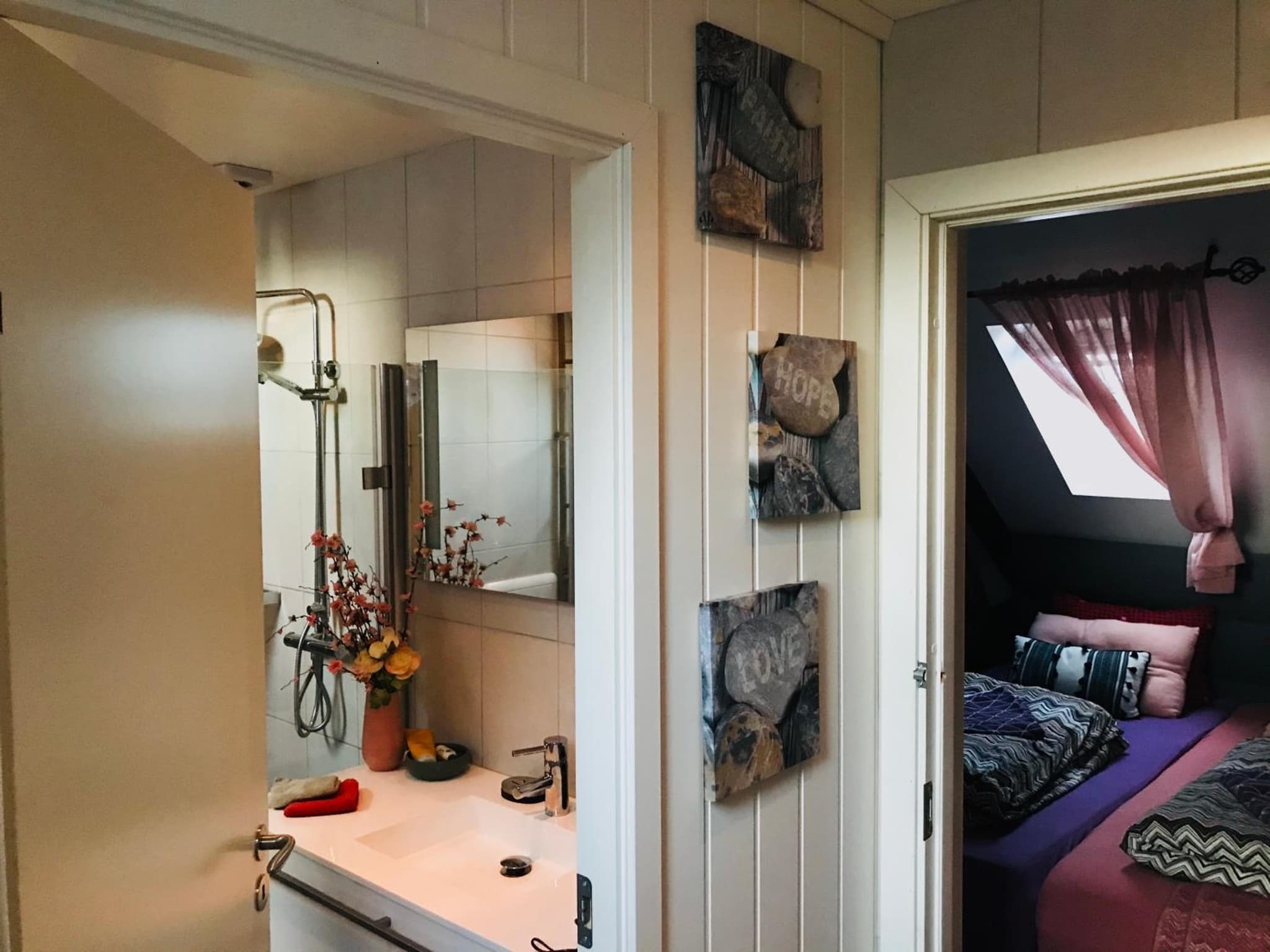Ålesund downtown loft room with shared bathroom photo 4