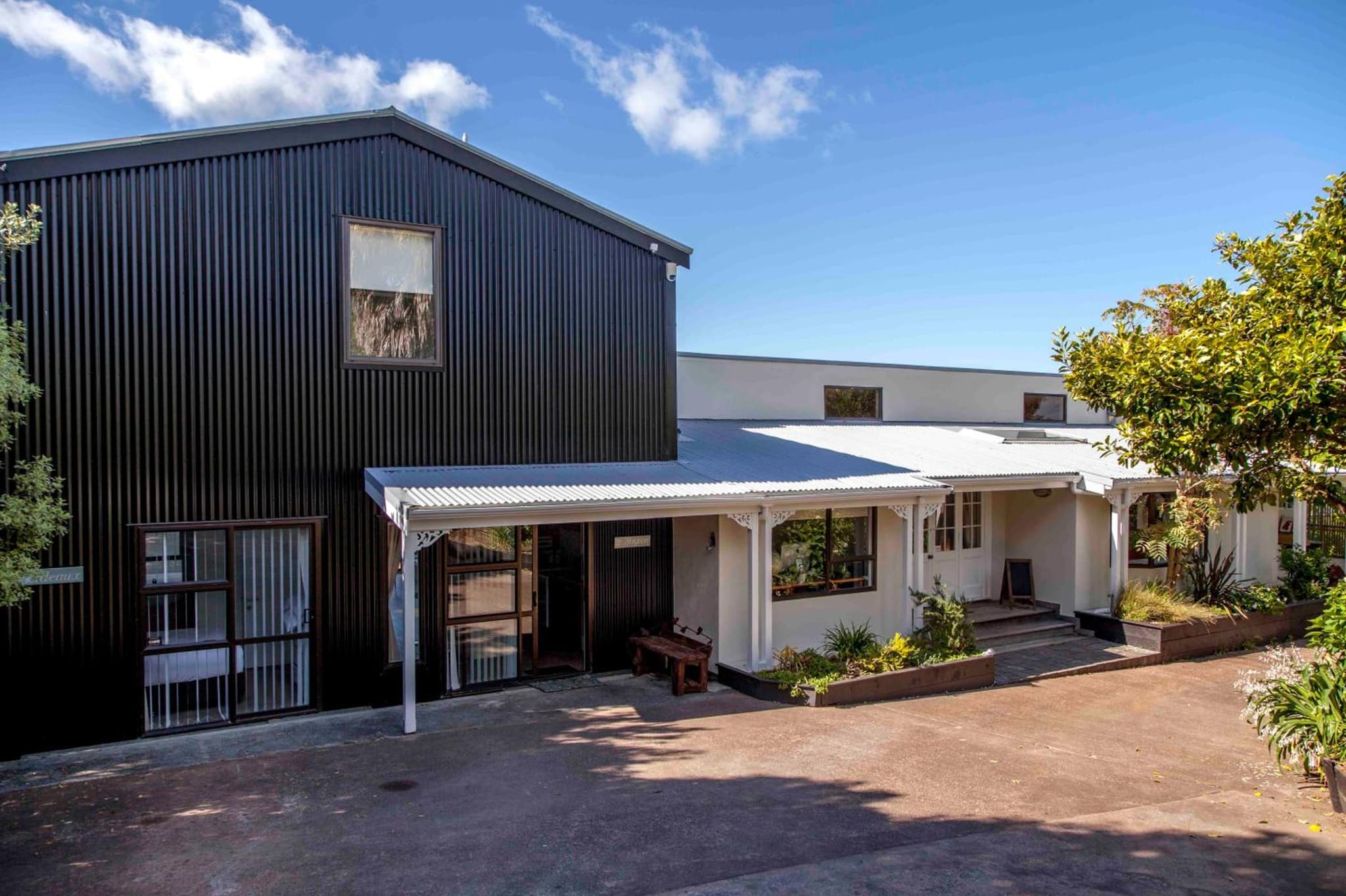 Le Chalet Waiheke Apartments photo 7