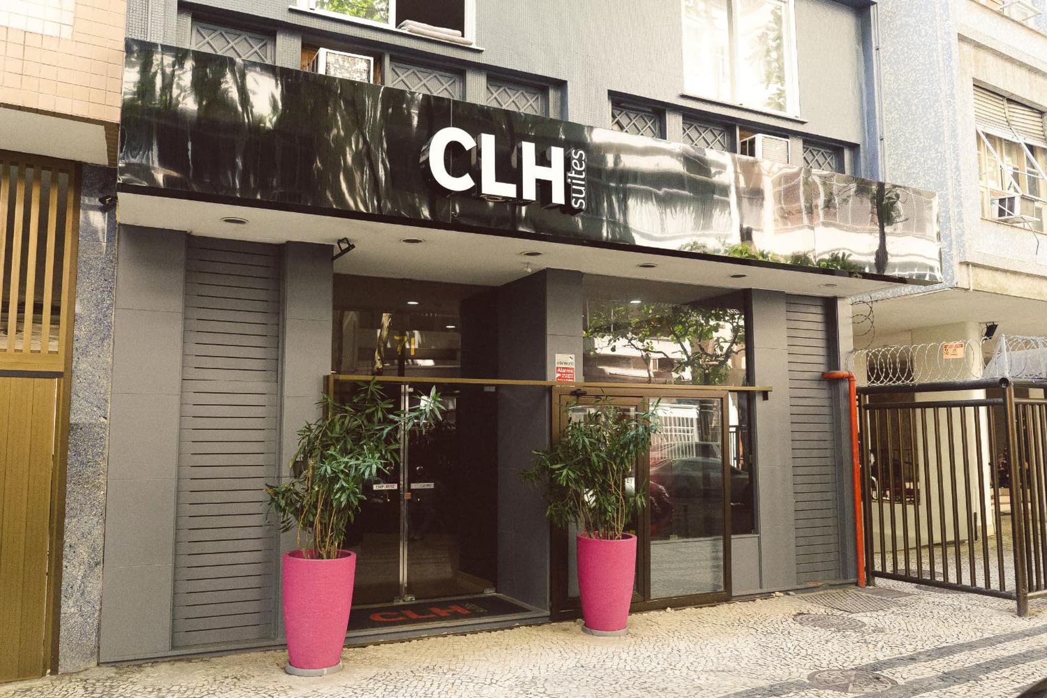 CLH Suites Domingos Ferreira