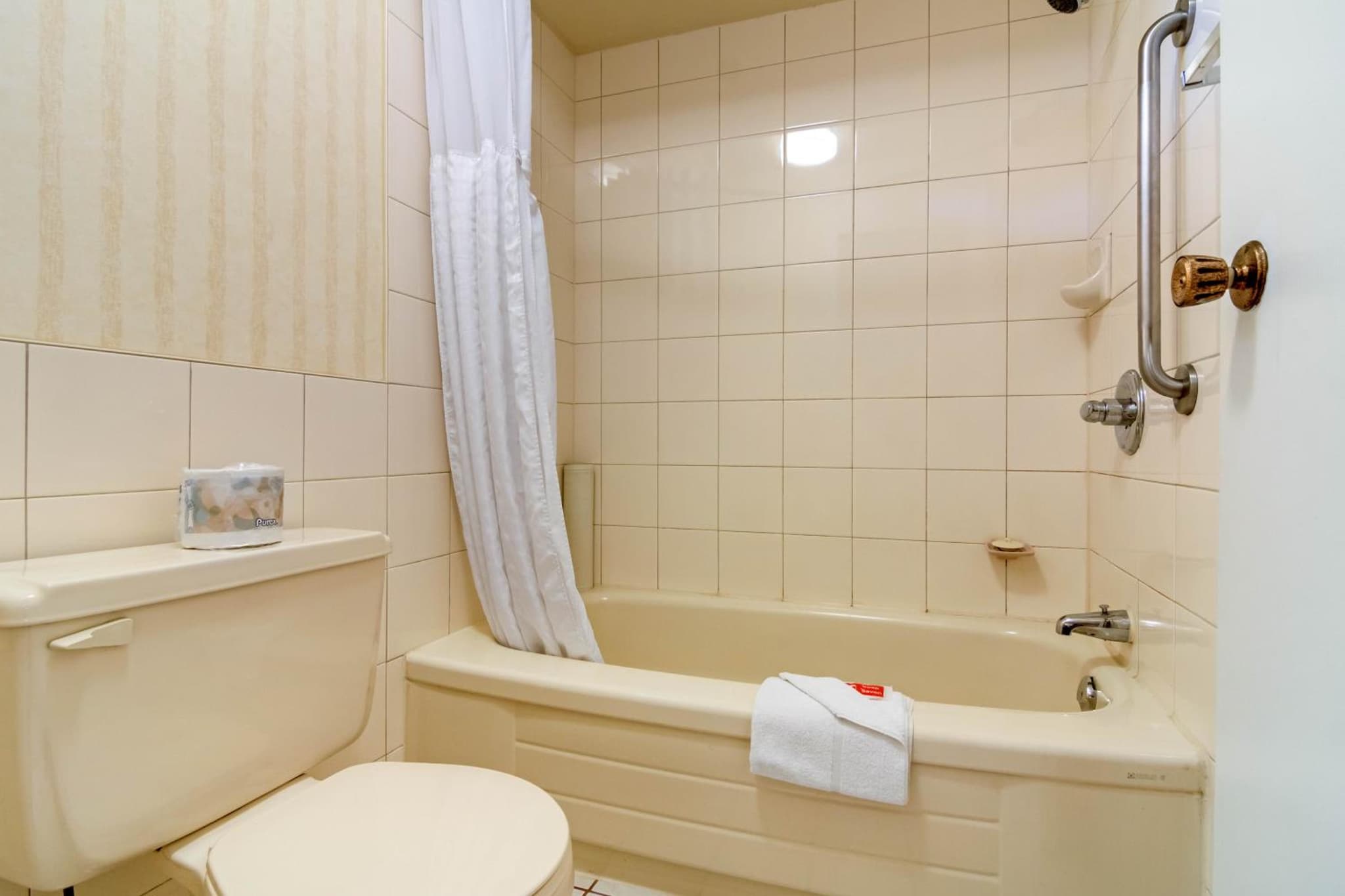 Econo Lodge Inn & Suites photo 6