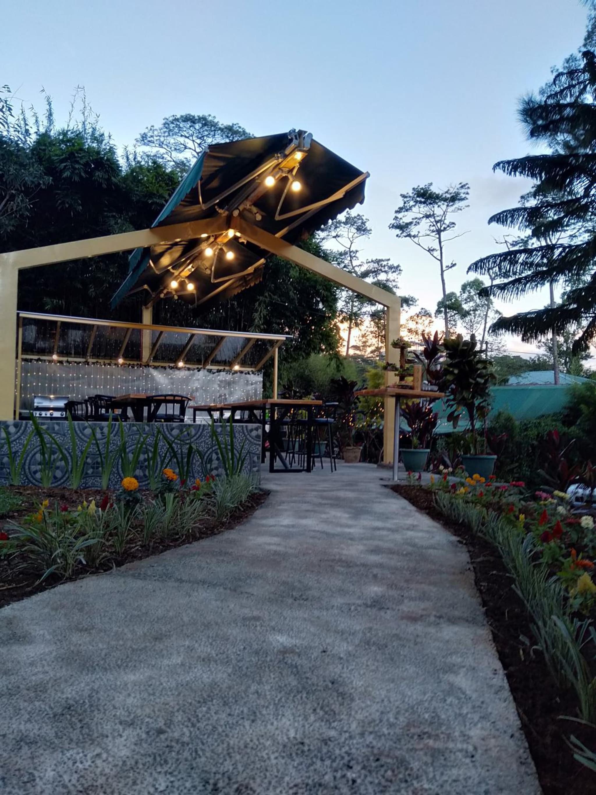 Log Cabin Hotel - Baguio photo 8