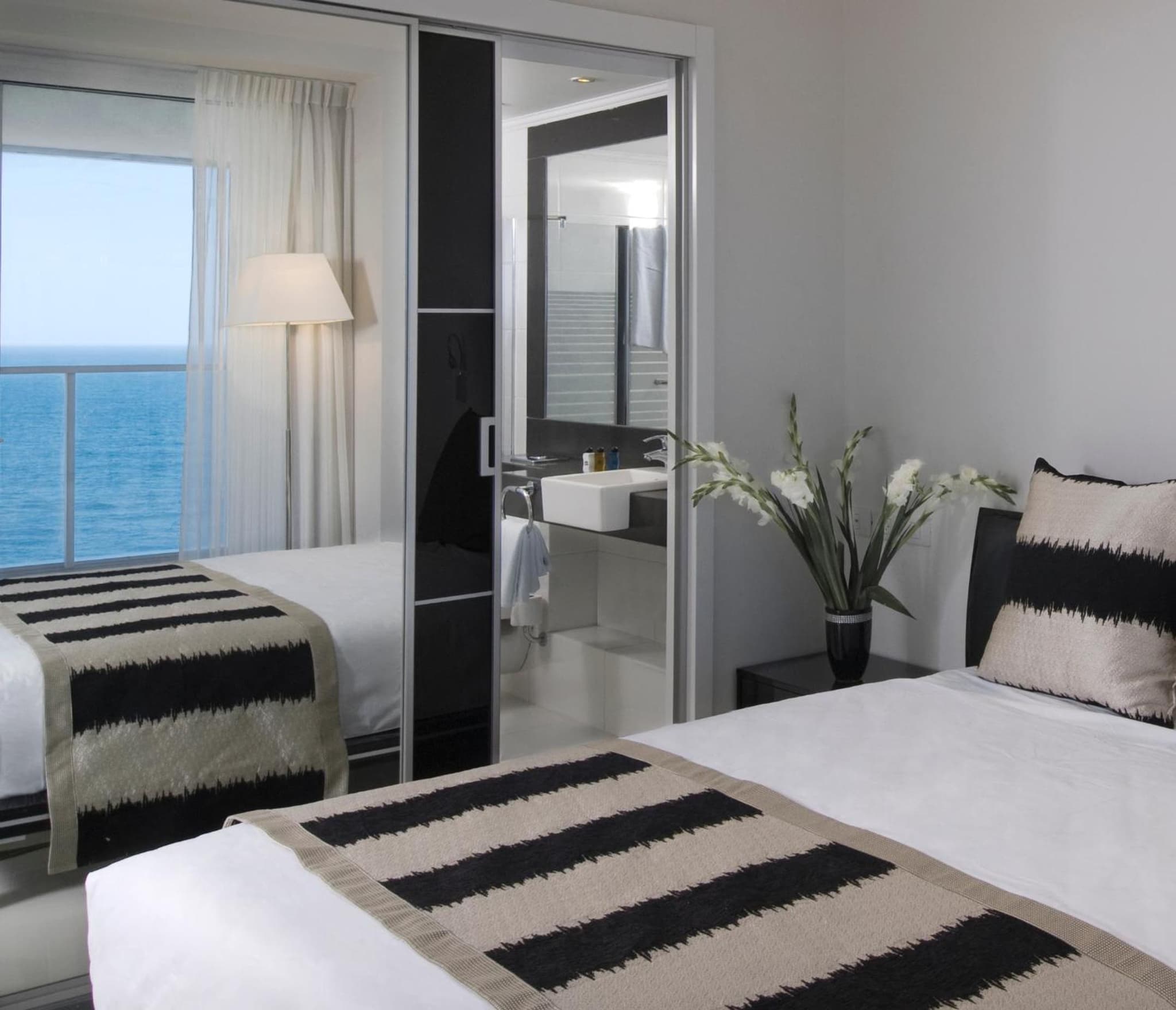 Island Luxurious Suites Hotel and Spa photo 3