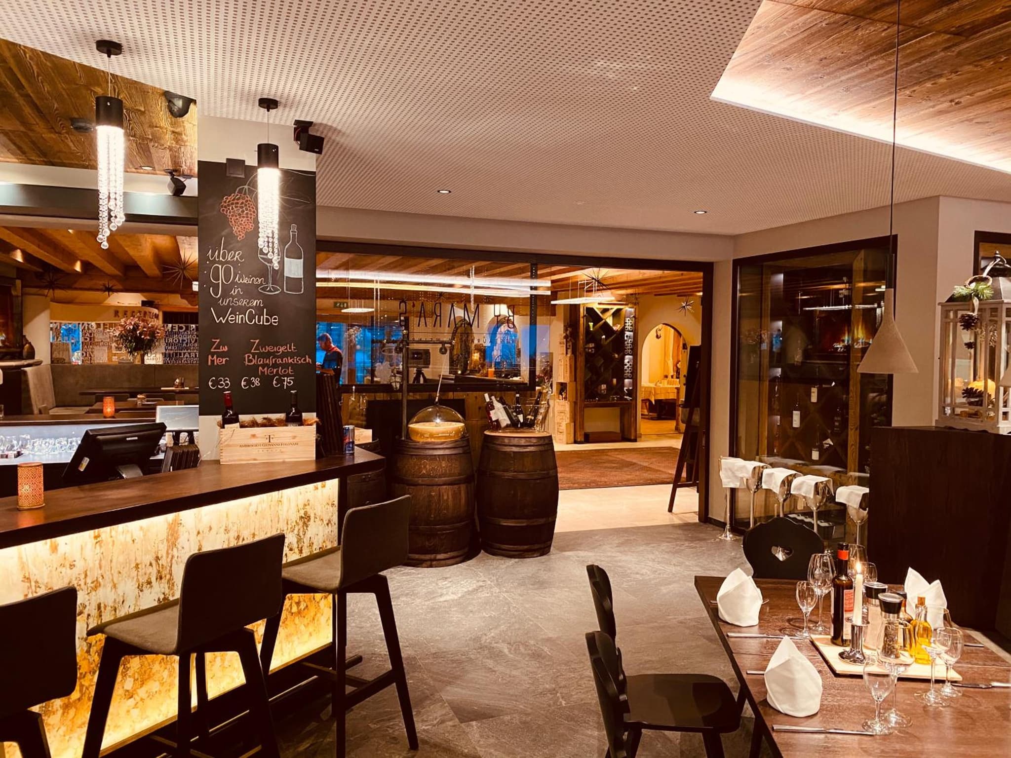 Hotel CENTRAL Bar & Restaurant photo 7