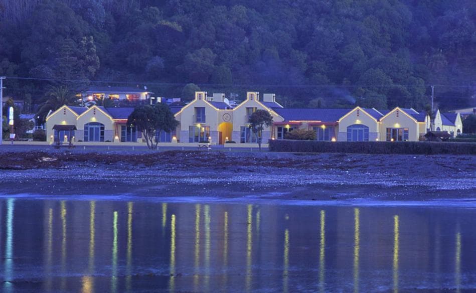 The Anchor Inn Beachfront Motel photo 5