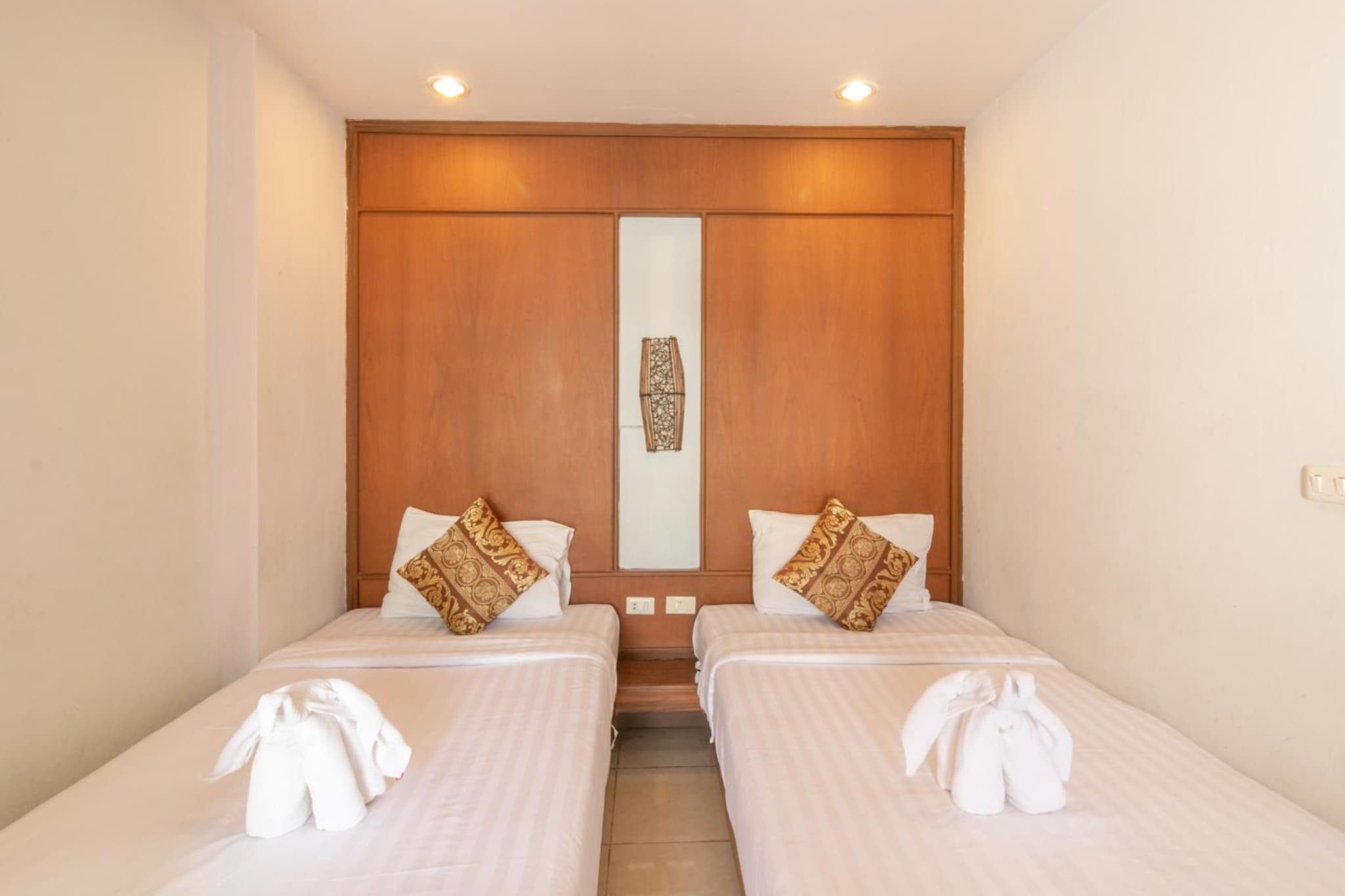Lotus Hotel Patong photo 6