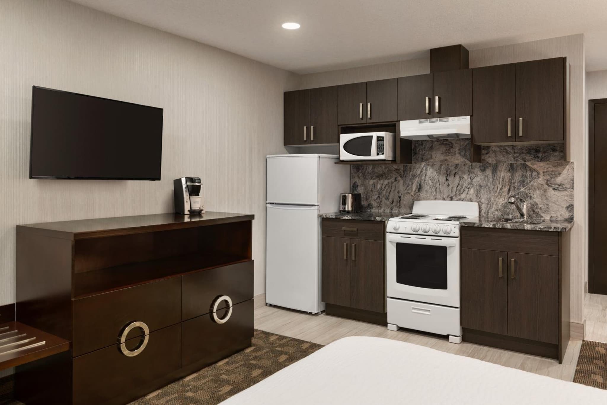 Days Inn by Wyndham Wainwright photo 9