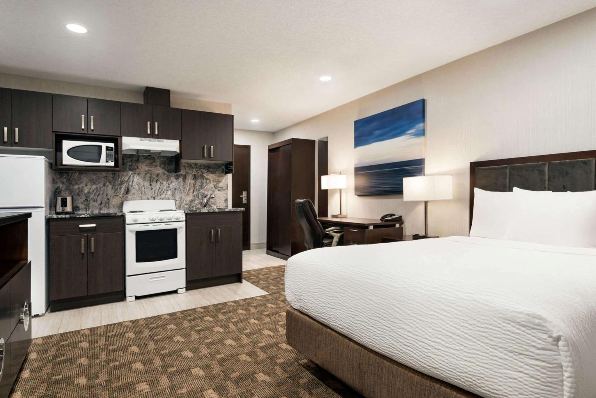 Days Inn by Wyndham Wainwright photo 6