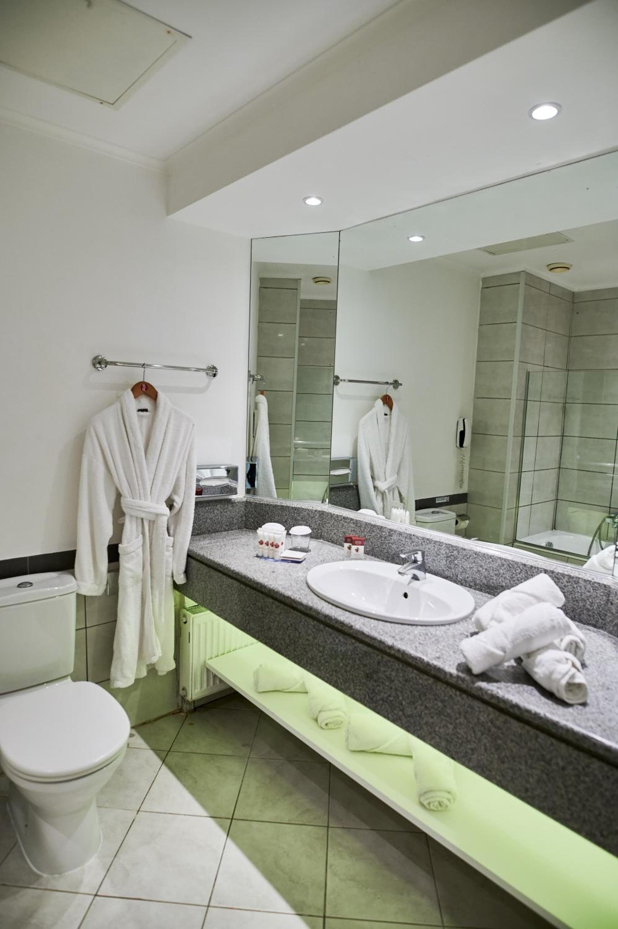 Ramada Plaza by Wyndham Thraki photo 8