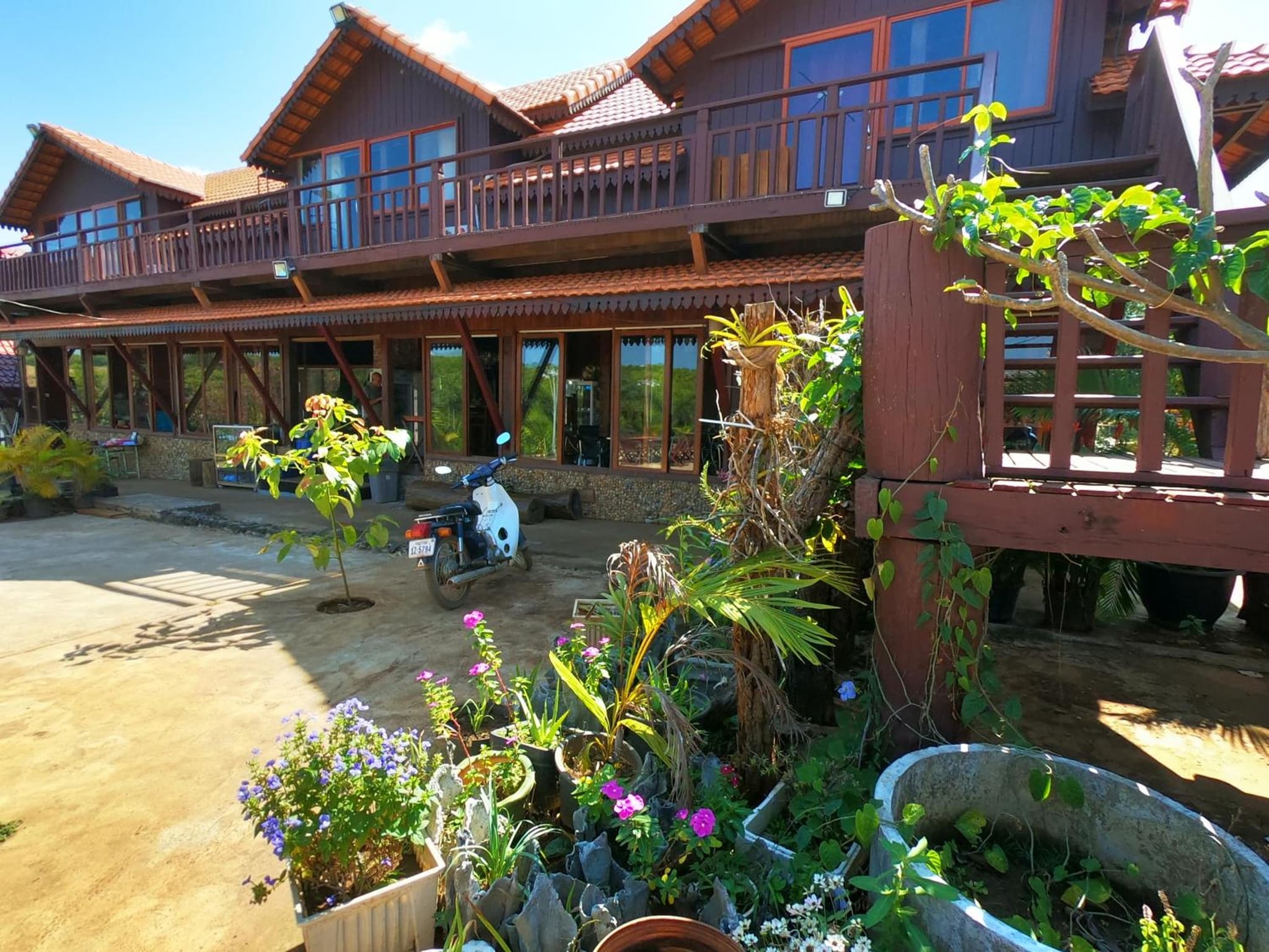 Molyka Lodge
