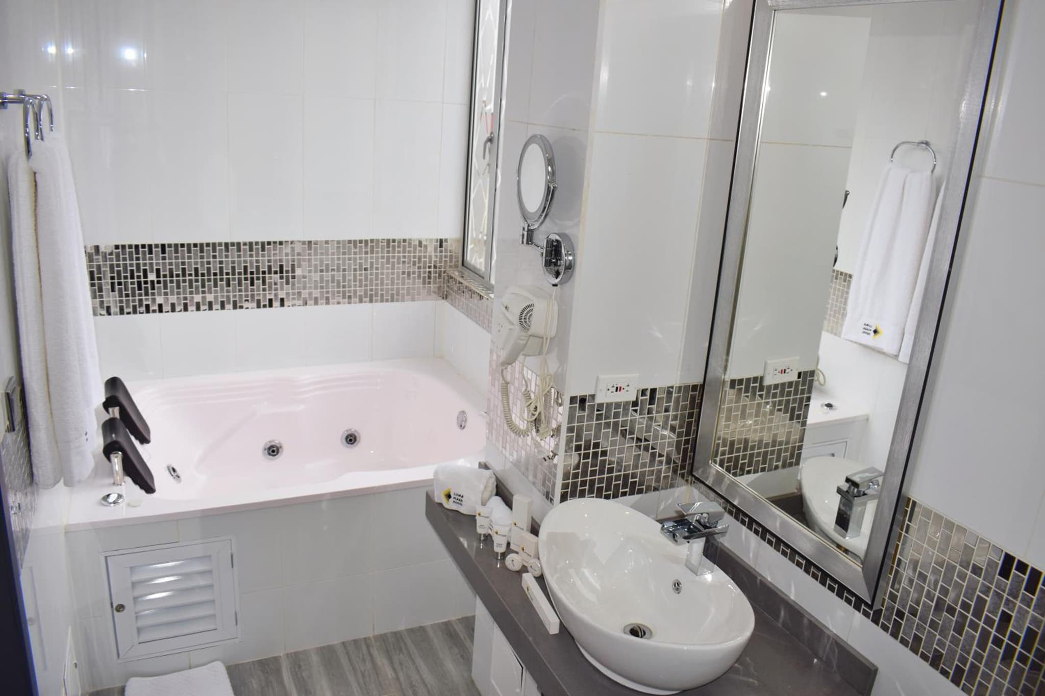 Luma Plaza Hotel photo 4