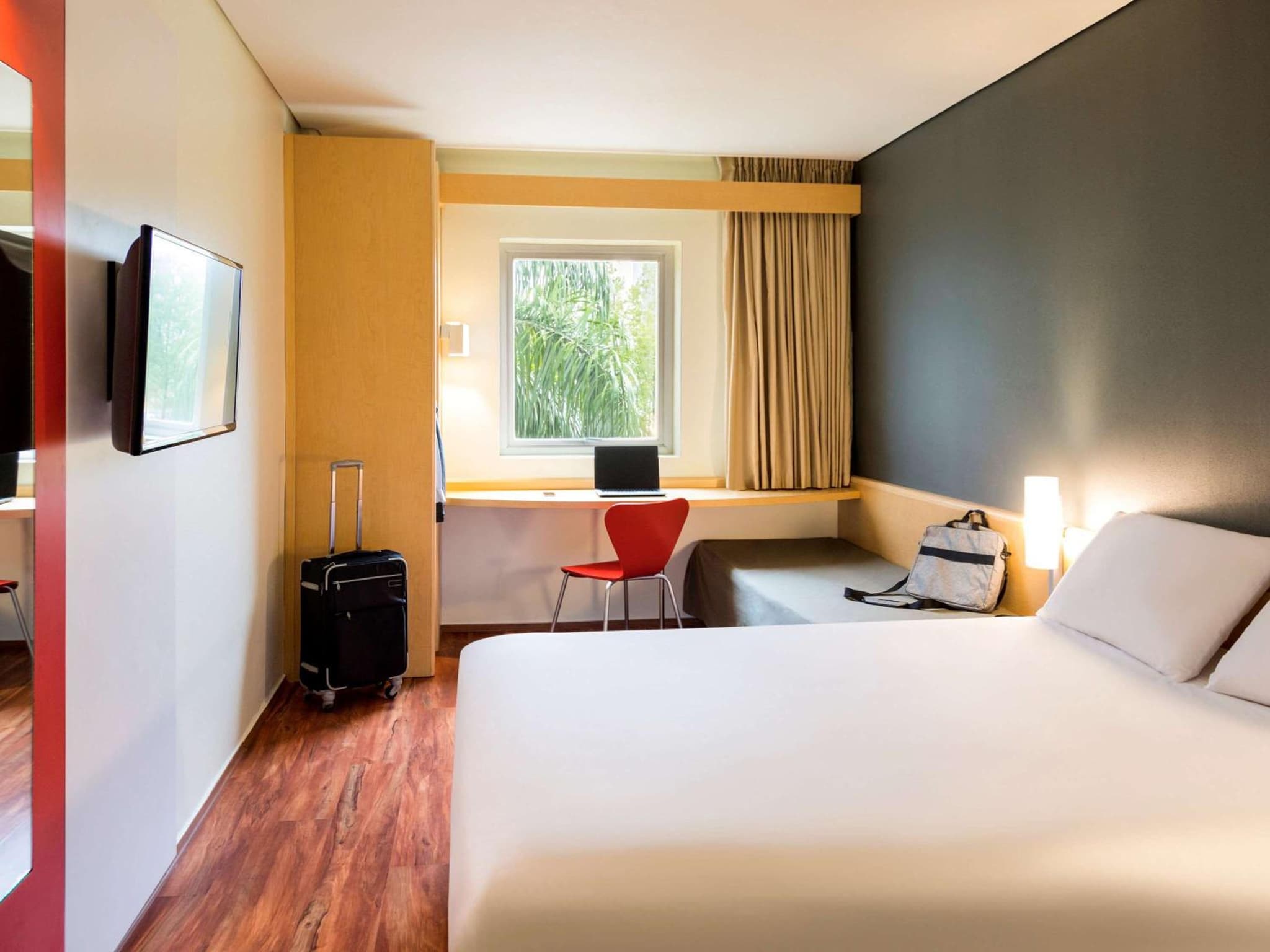 Ibis Monterrey Valle photo 2