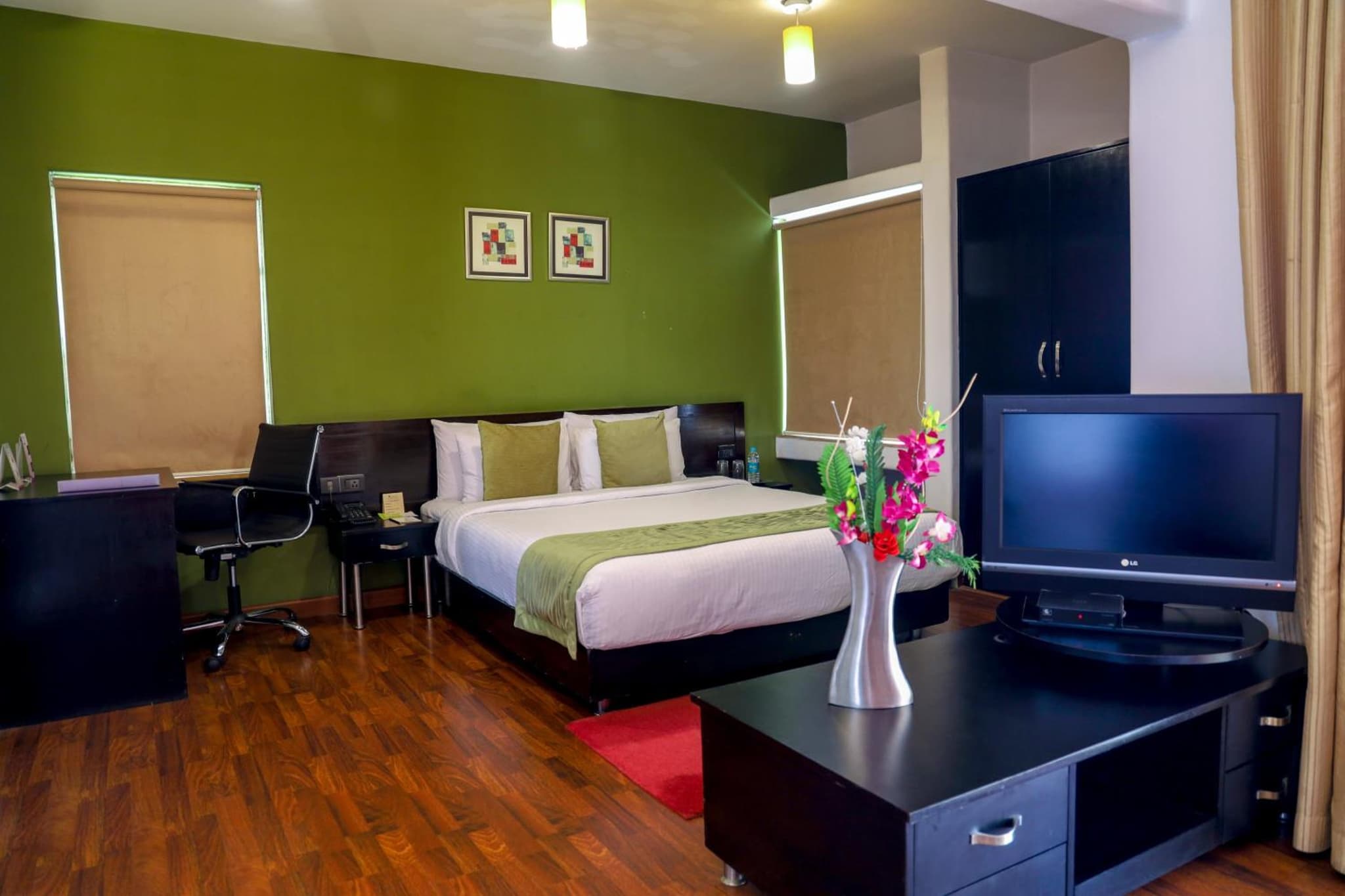 Royal Orchid Golden Suites Pune photo 2