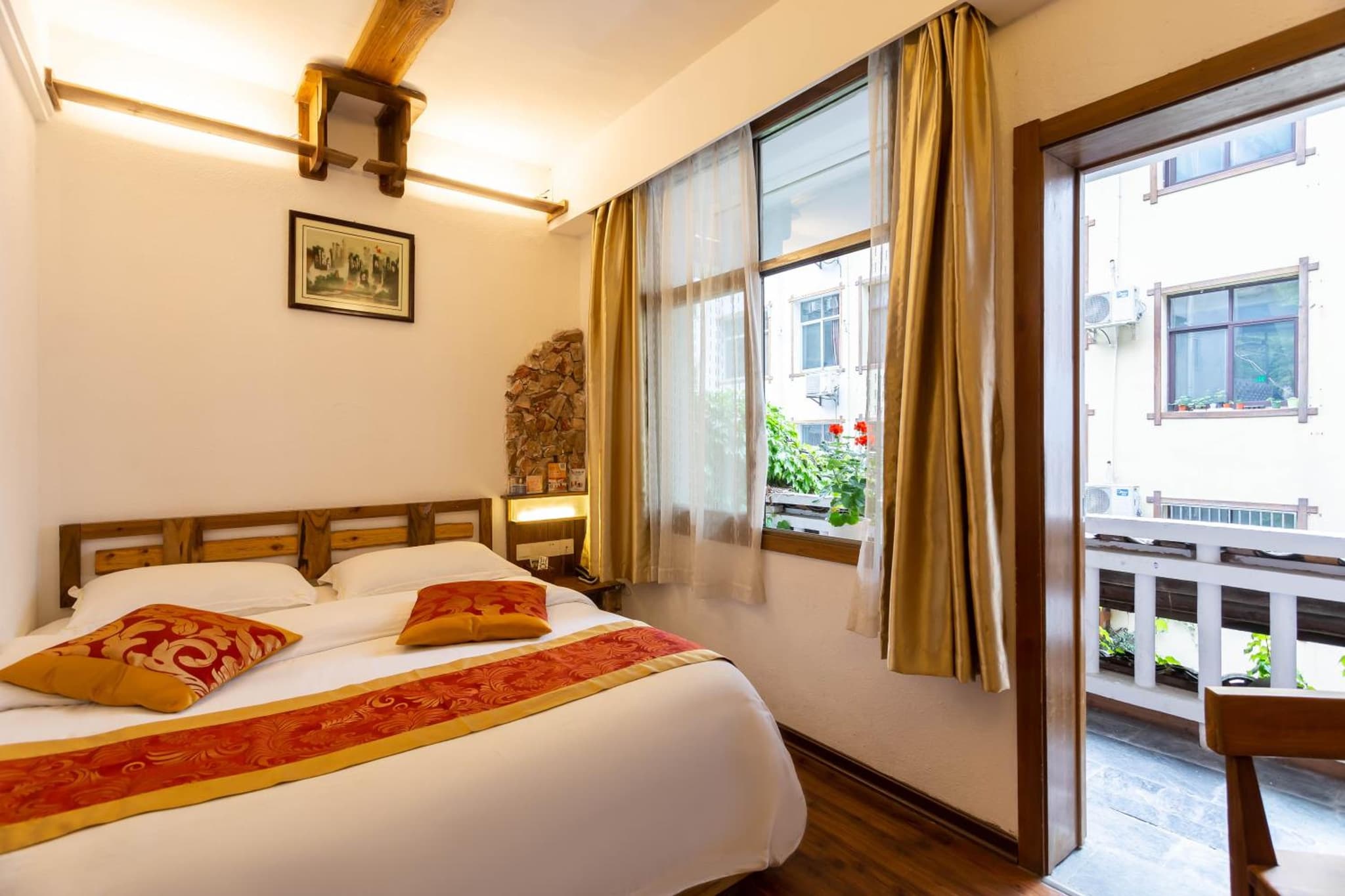 Destination Youth Hostel-Walk 5 minutes to east entrance of national park,Coffee,Book tickets,Laundry service,Experienced tour guide service photo 2