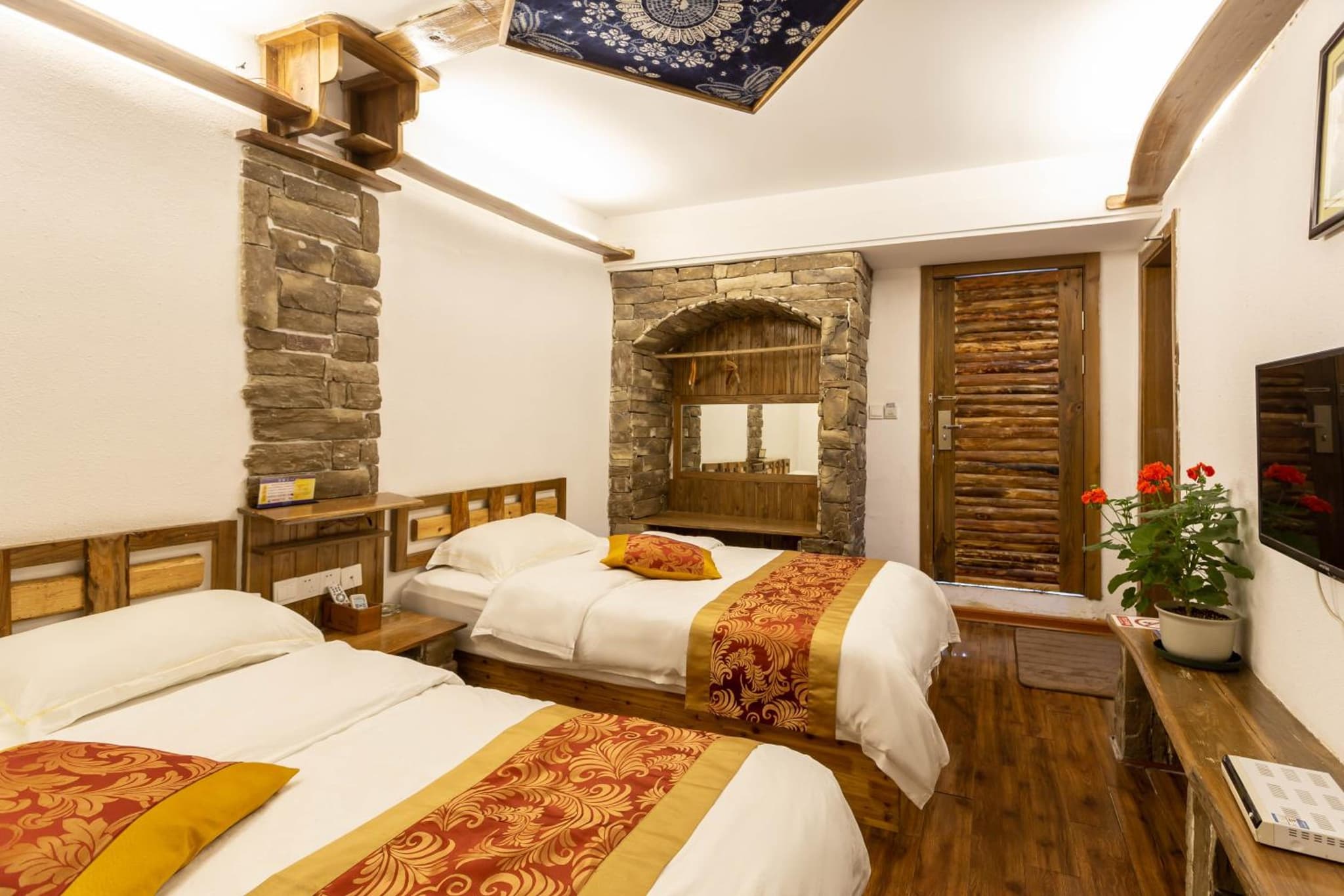 Destination Youth Hostel-Walk 5 minutes to east entrance of national park,Coffee,Book tickets,Laundry service,Experienced tour guide service photo 6