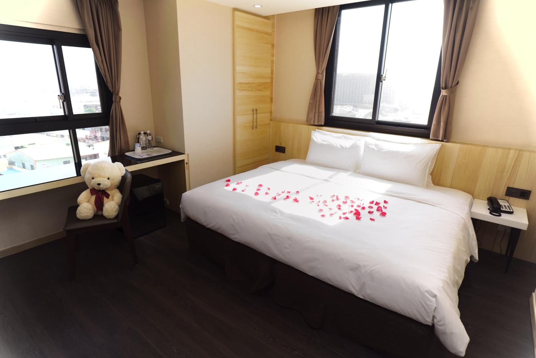 Red hotel photo 7