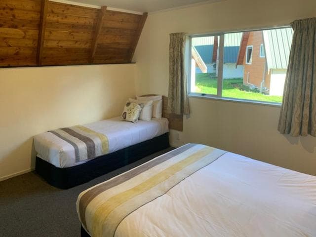 Mountain Chalets Motel photo 7