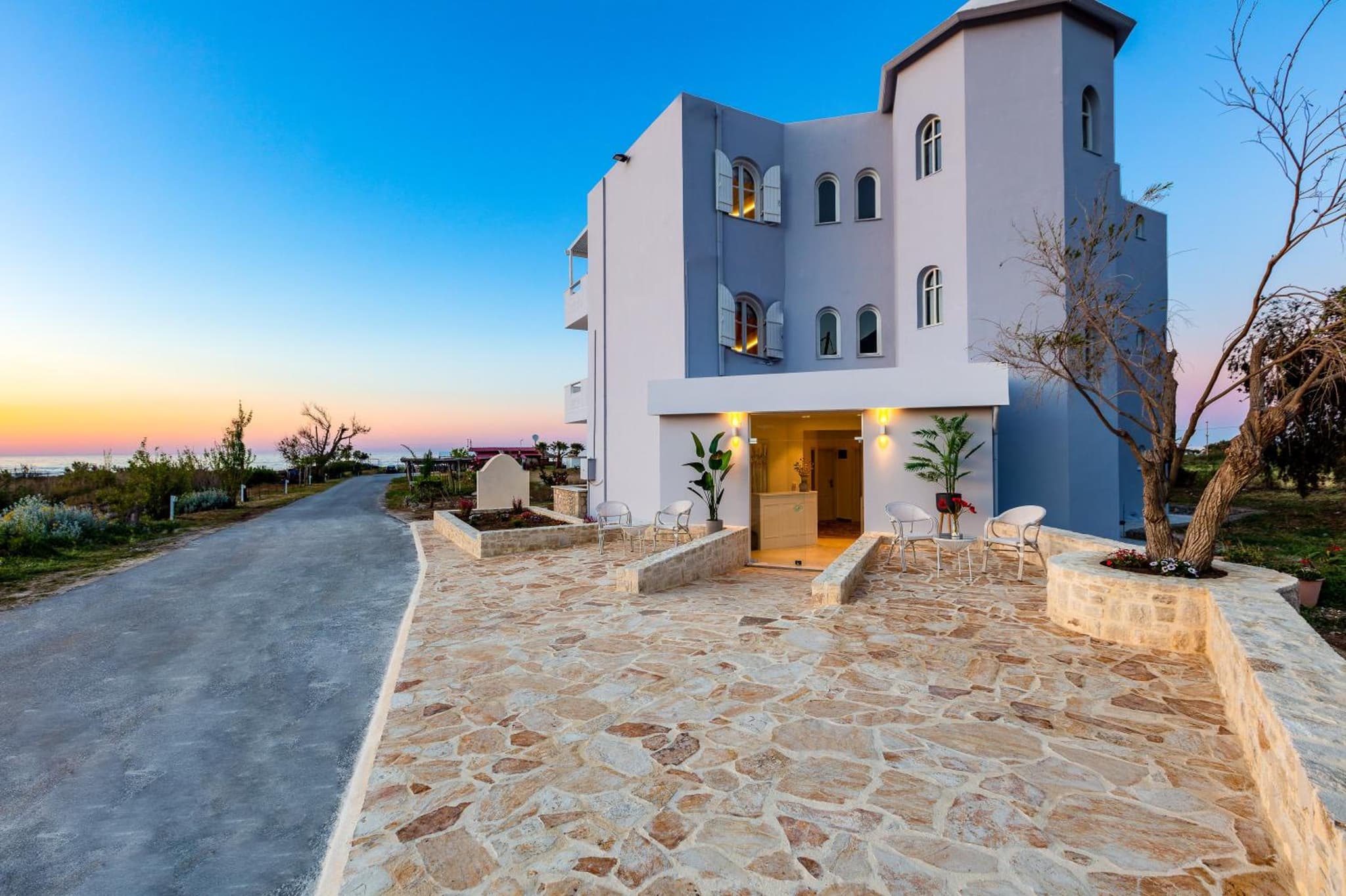 Pinelopi Beach Suites