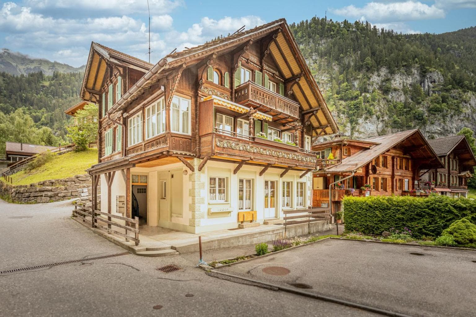 Wasserfallhüsli in Lauterbrunnen, near Interlaken, Mürren, Wengen
