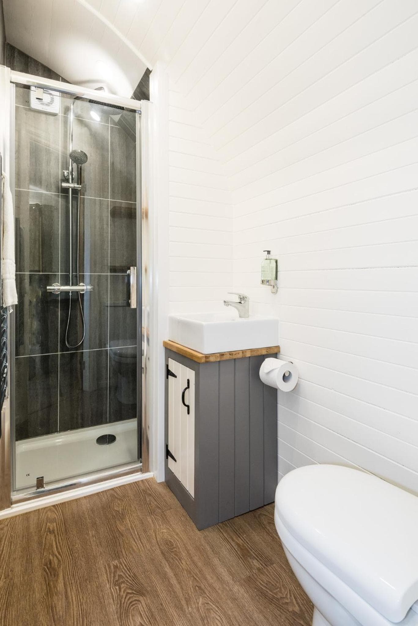 Weedingshall Lodges photo 9