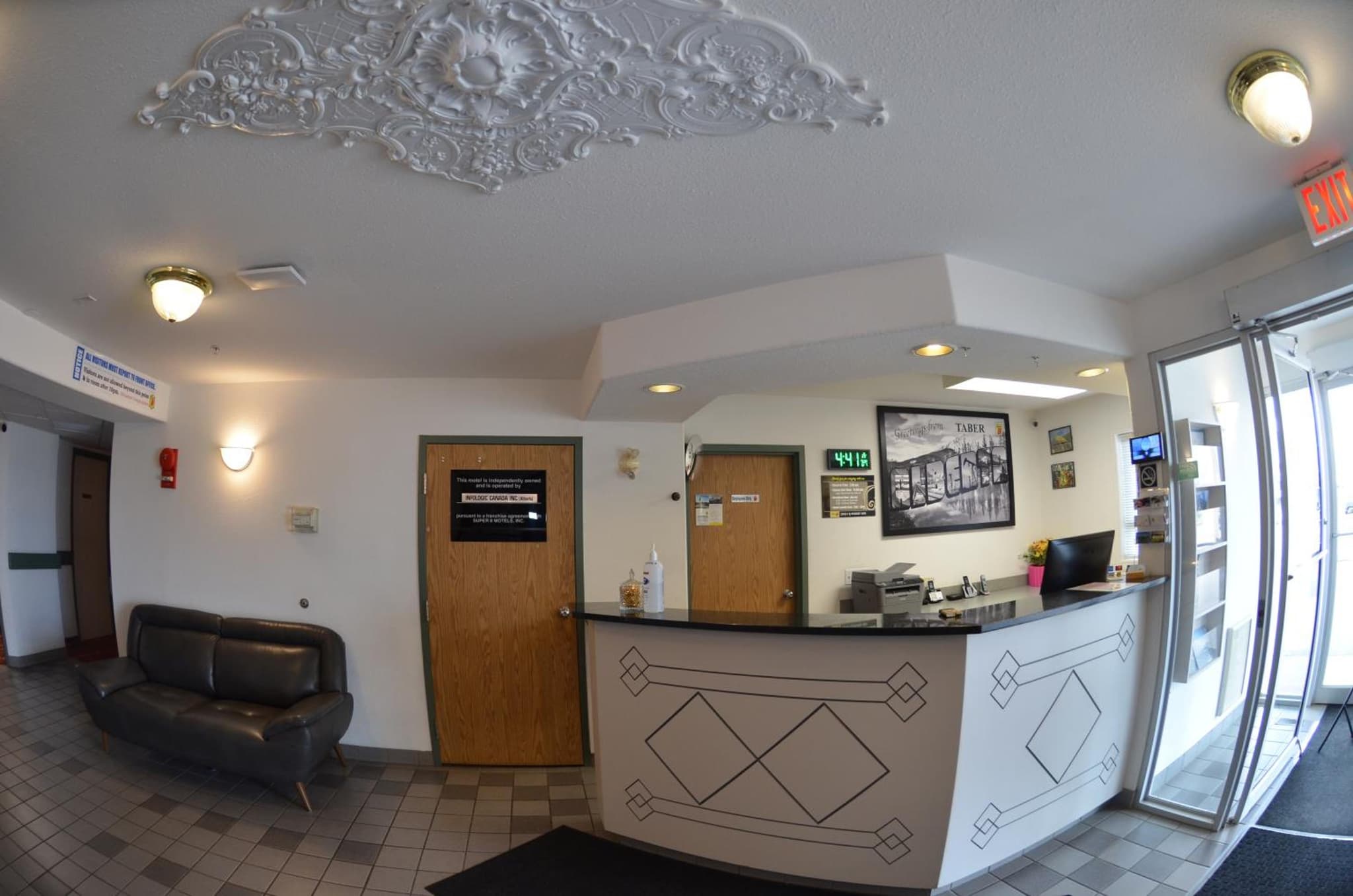 Days Inn by Wyndham Taber photo 6