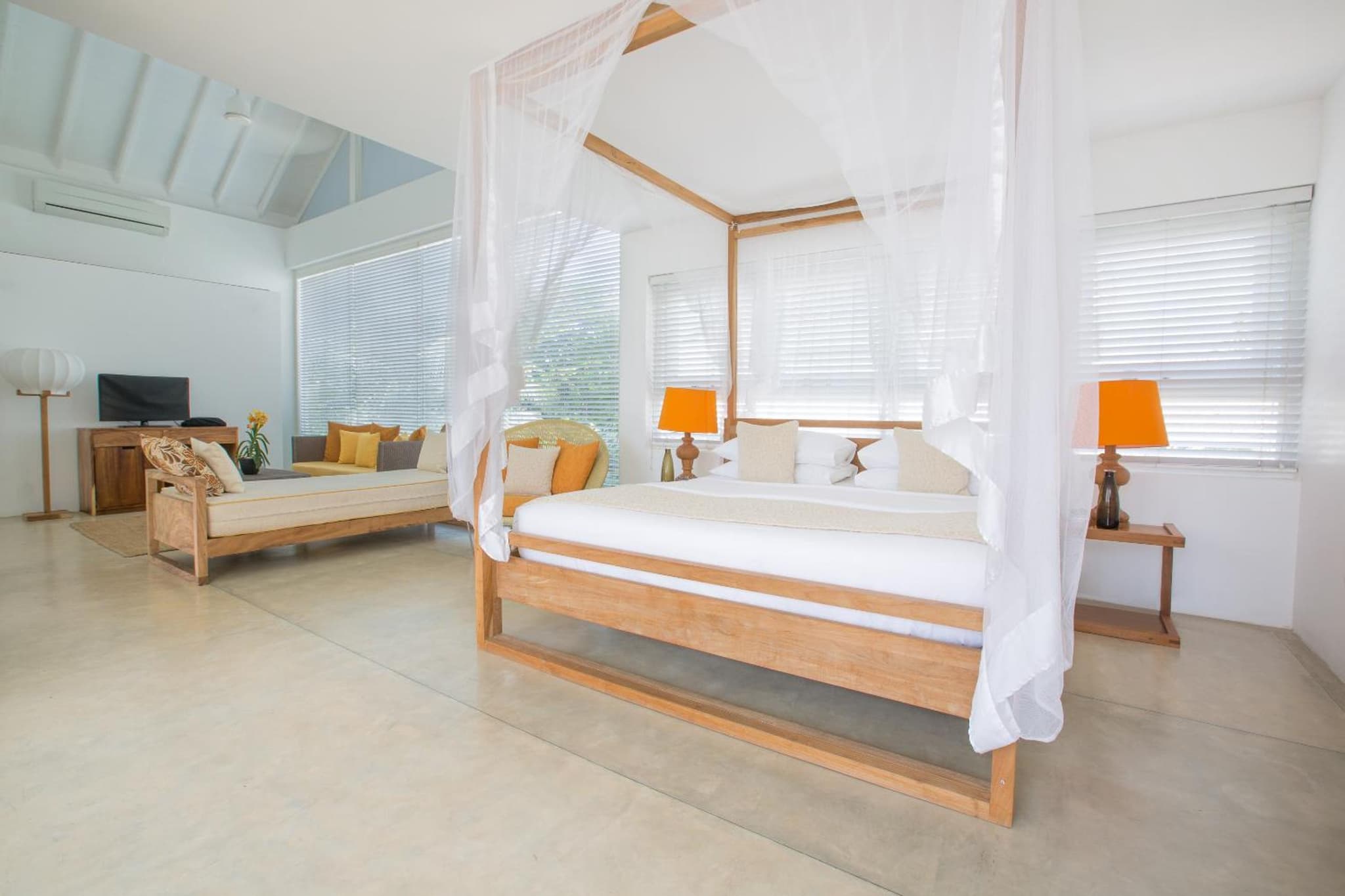 Sri Sharavi Beach Villas & Spa - with 43 metre saltwater infinity pool photo 6