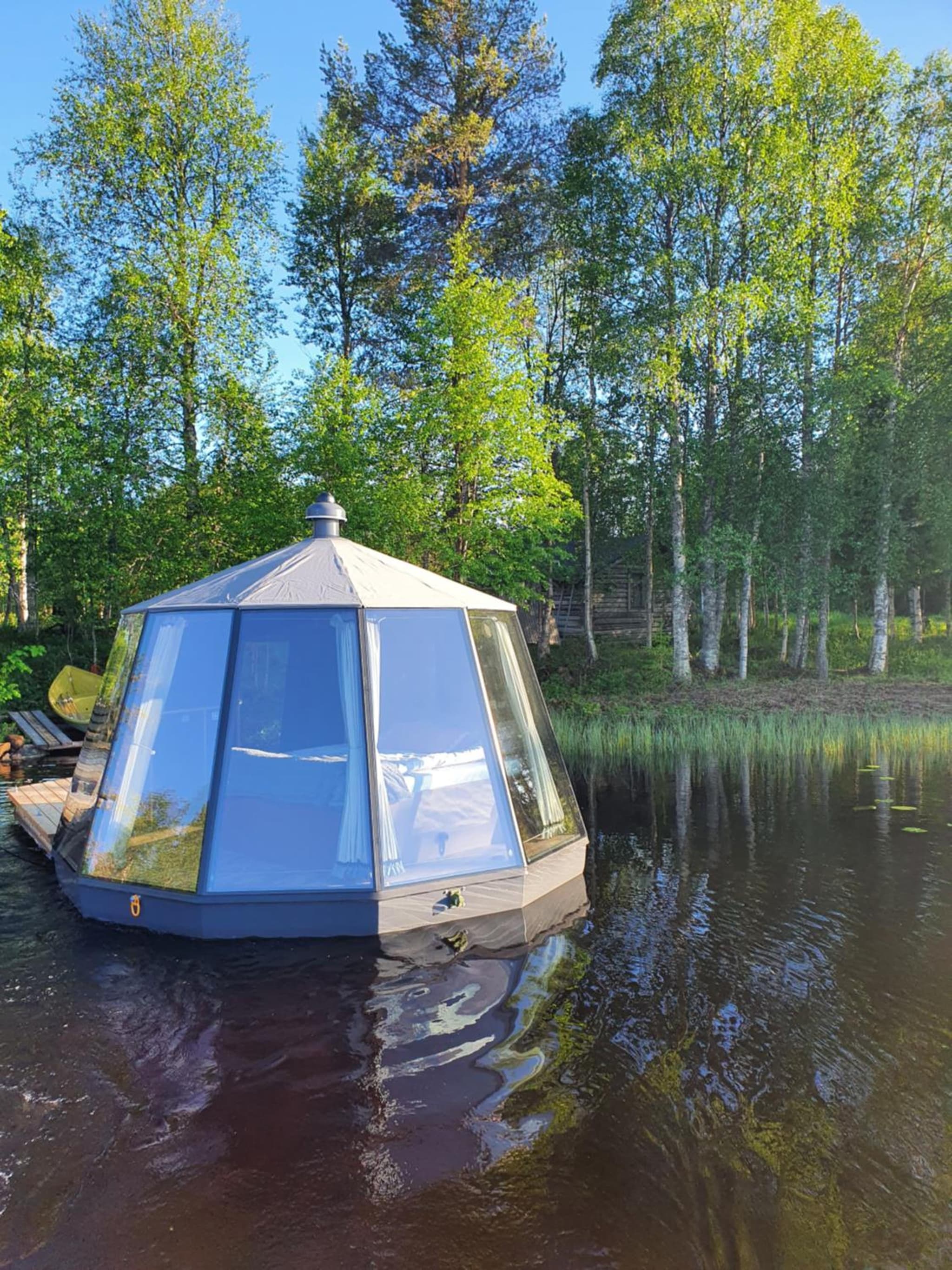 AuroraHut, Overwater Hut photo 6