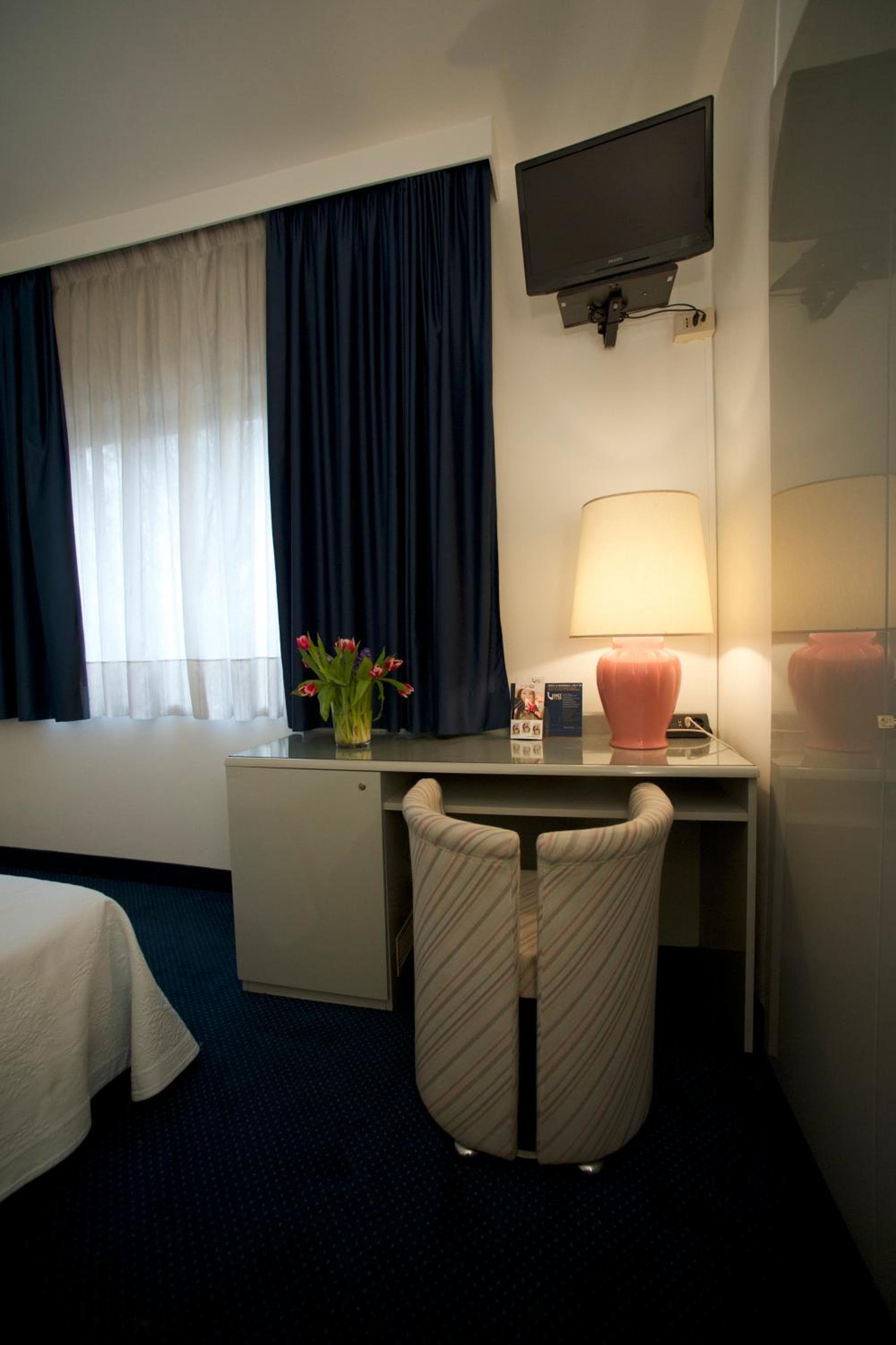 Club Hotel photo 8