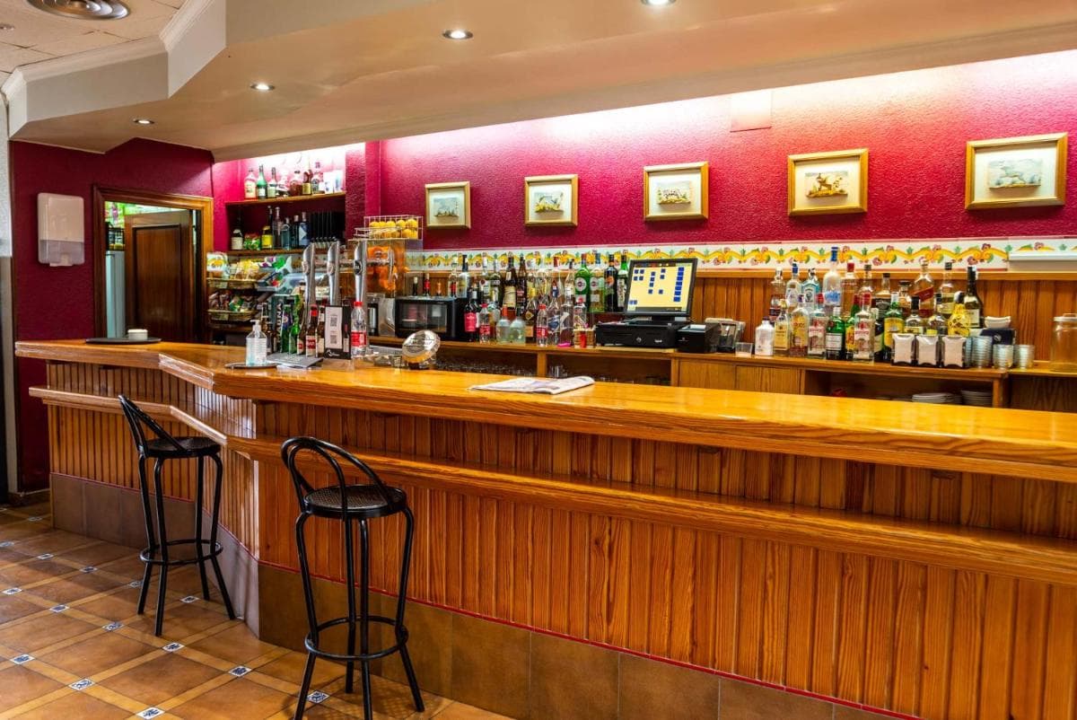 bar