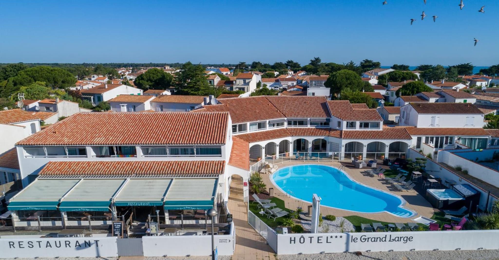 Hôtel Restaurant Le Grand Large - Face à la plage - Ile de Ré