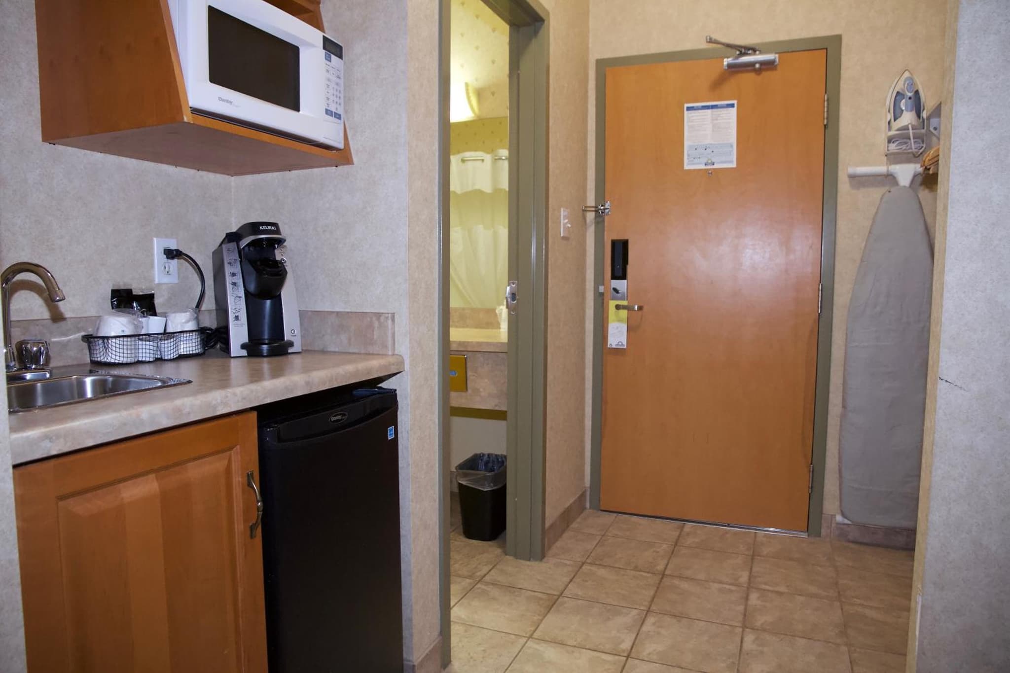 Days Inn & Suites by Wyndham Brooks photo 3