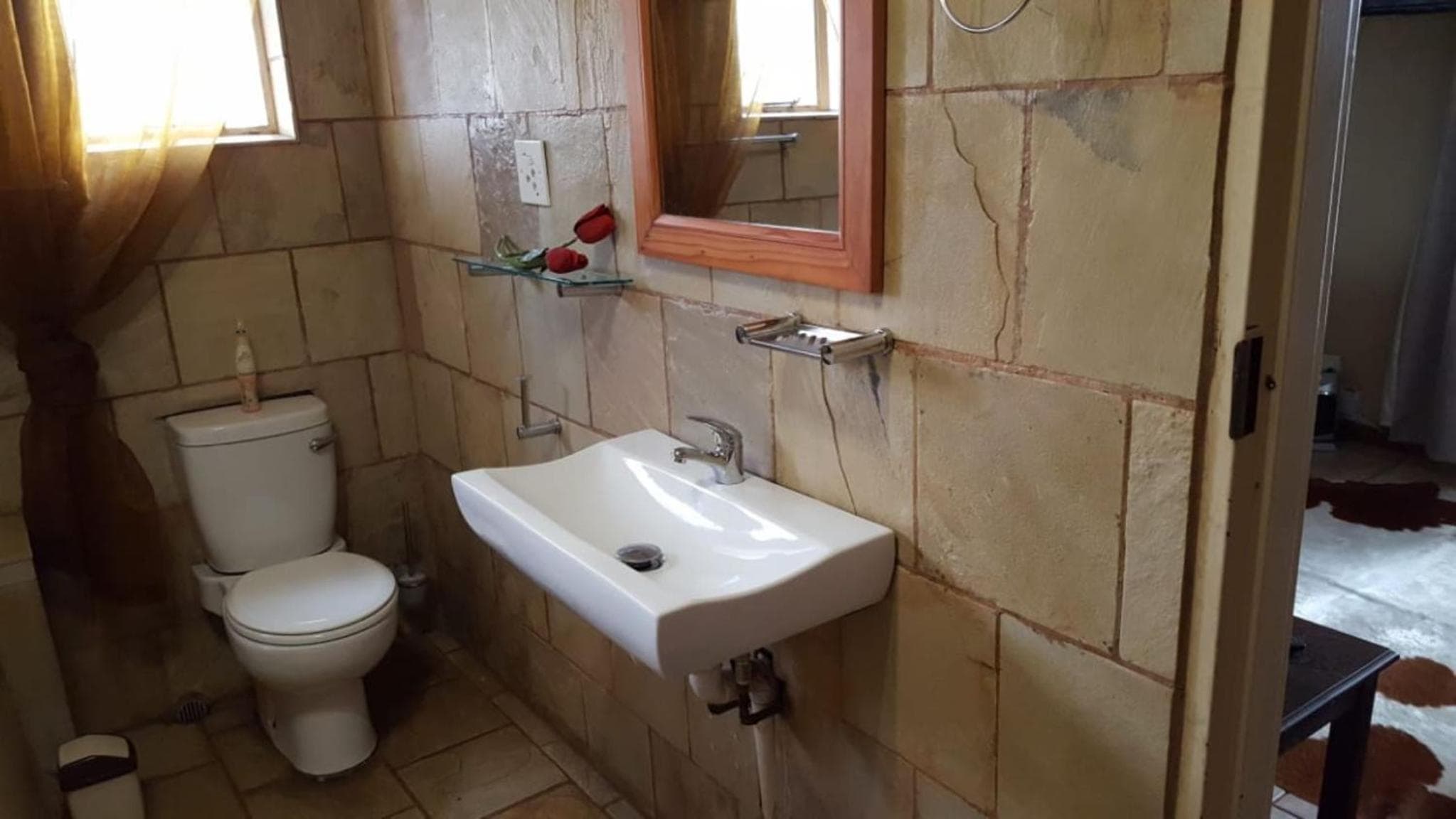 Autumn Breeze Manor Guest House photo 3