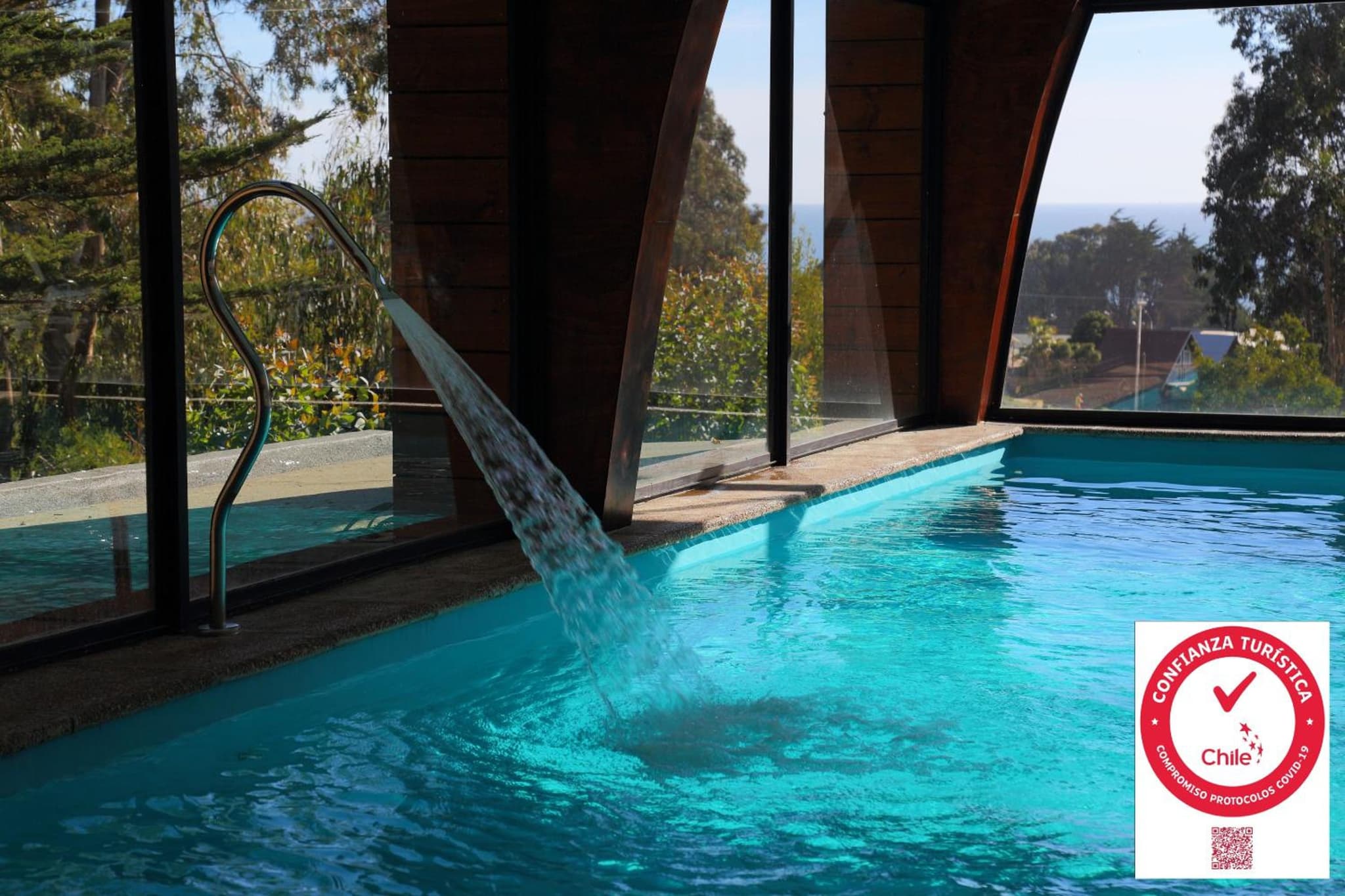 Cabañas y Spa Costa Patagonia - Piscina Climatizada