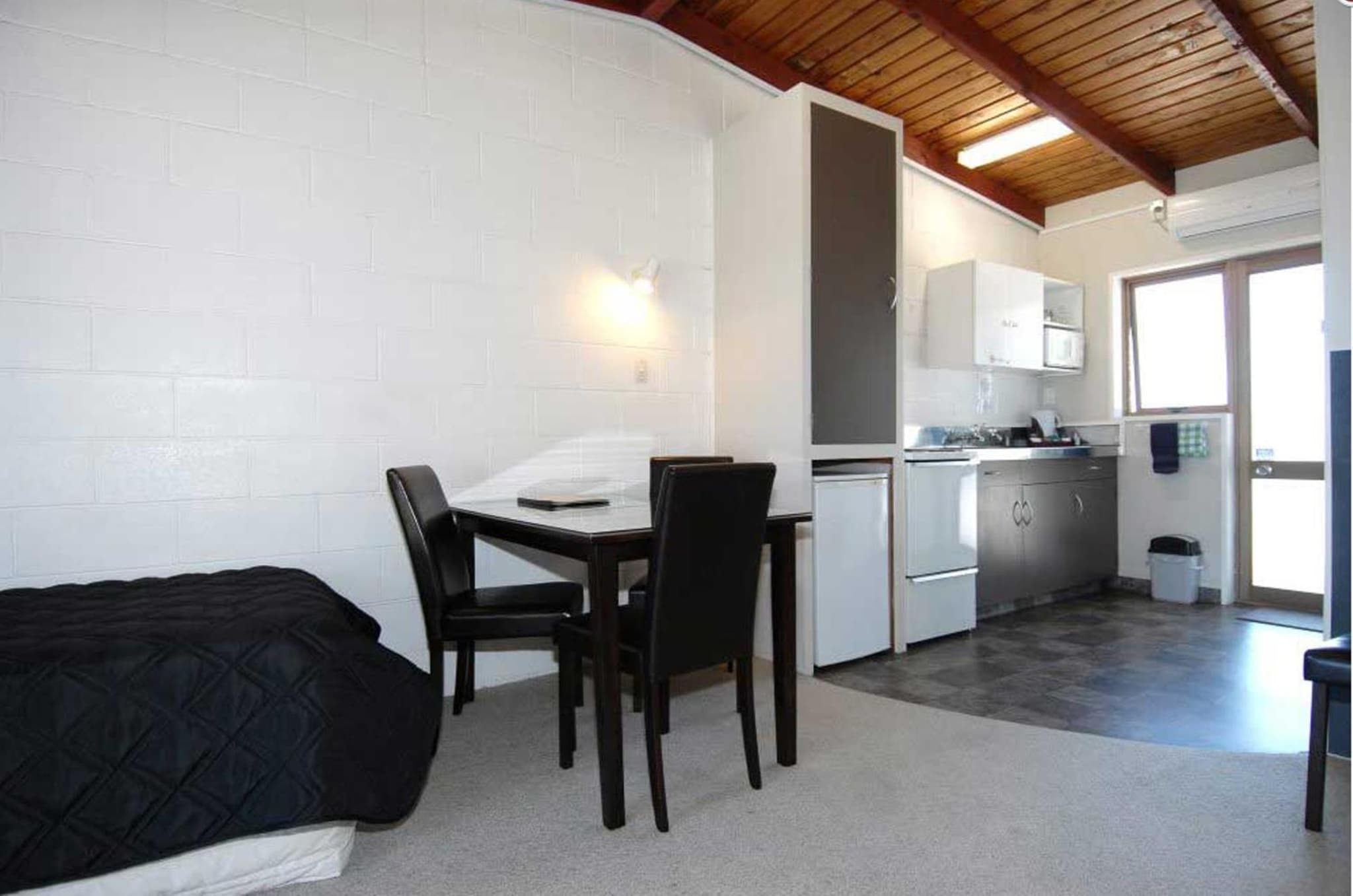 Thornton Lodge Motel photo 9