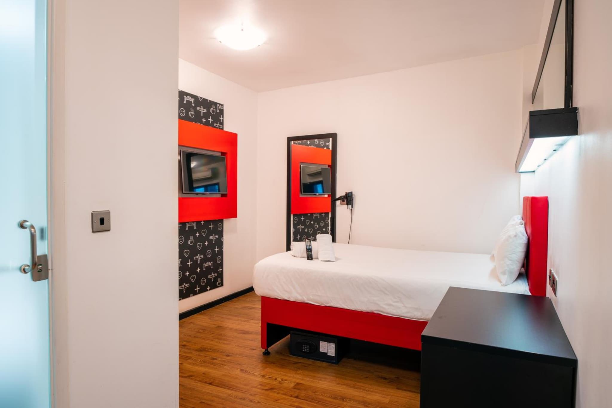 easyHotel Newcastle photo 5