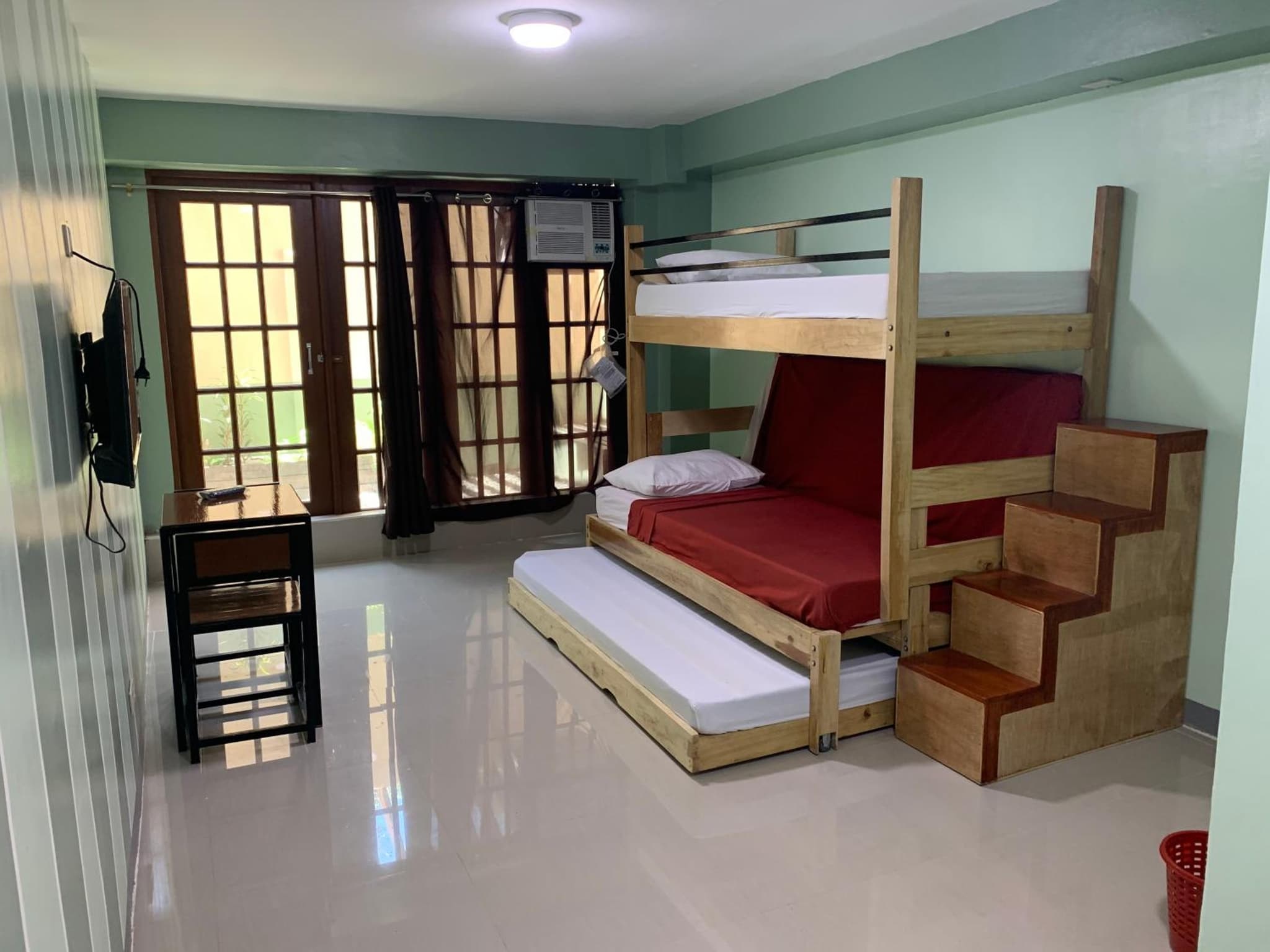 Beinte Singko de Marso Apartments photo 8